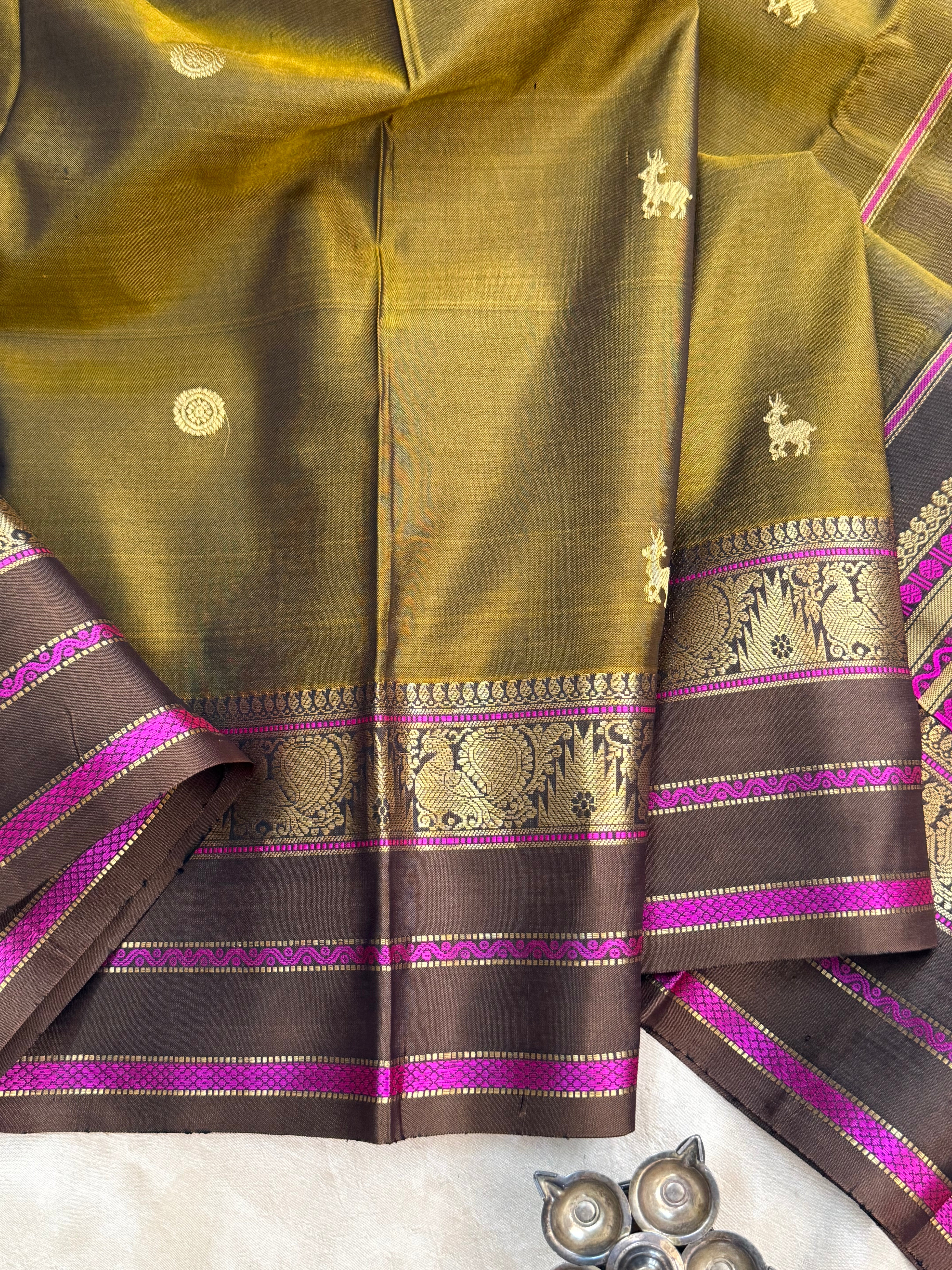 Ponvandu color sorgavasal palla / Special edition silk saree