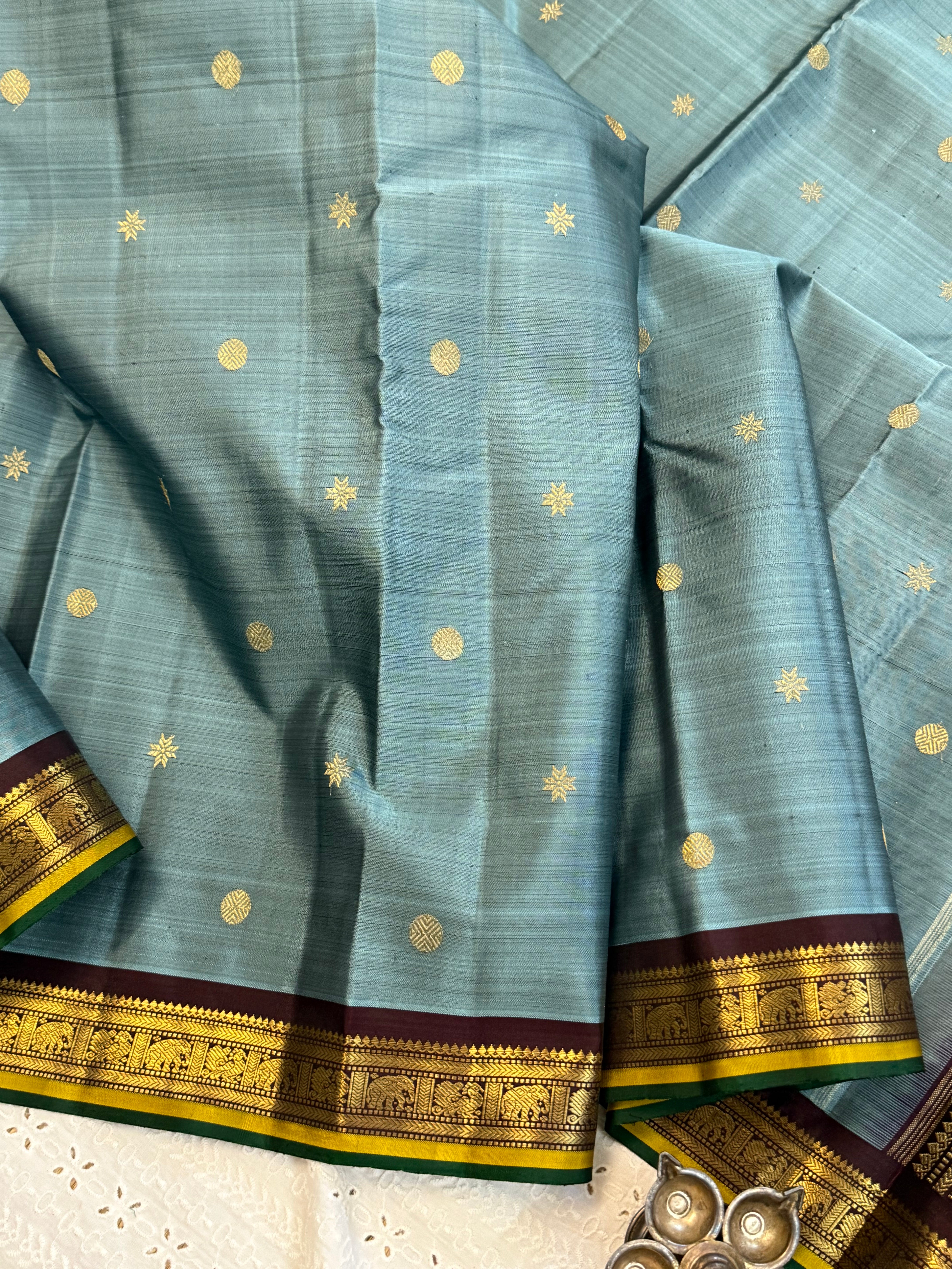 Grey small border / Kanjipuram silk