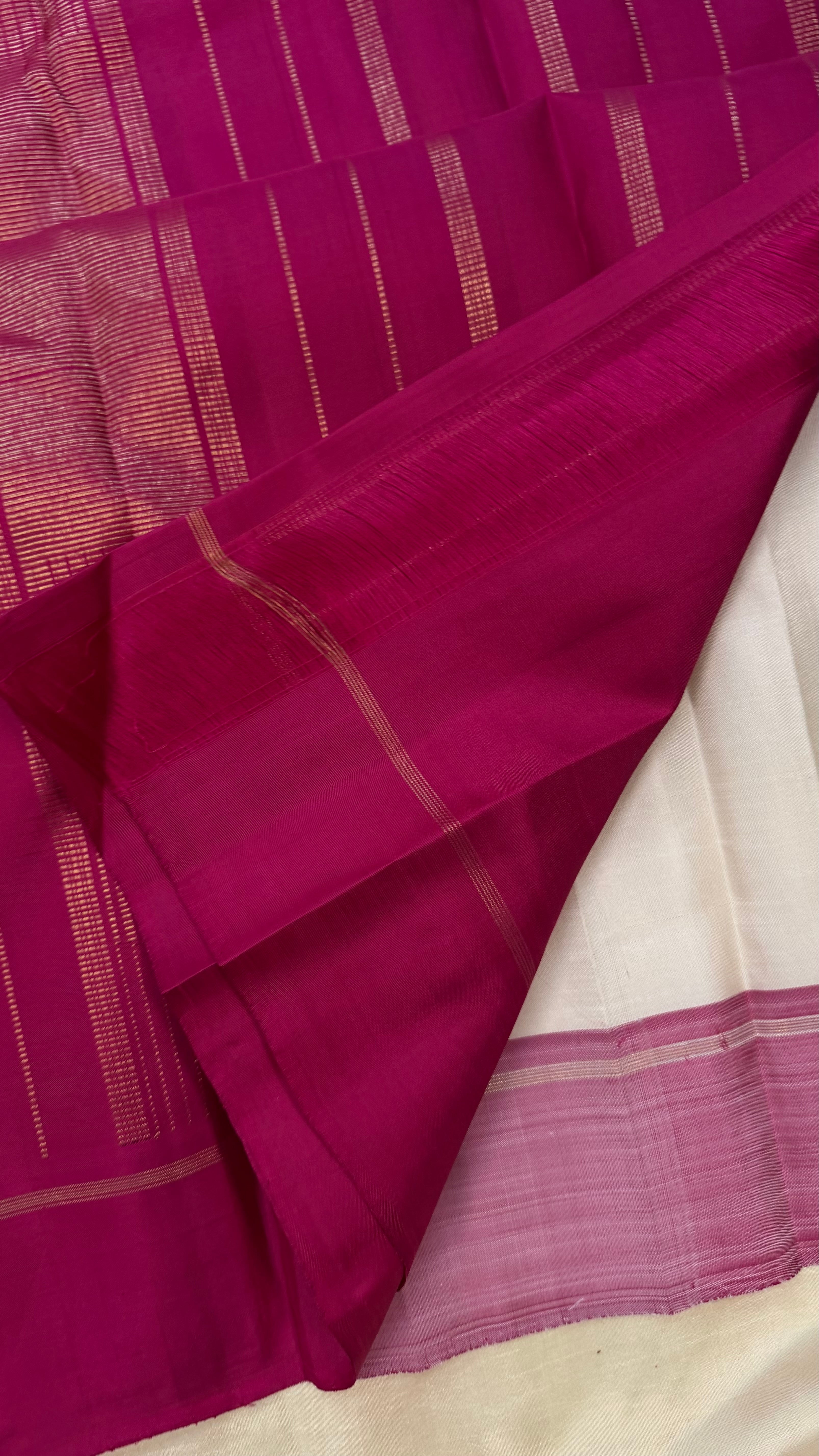 Venpattu series malli Butta / Kanjipuram silk.