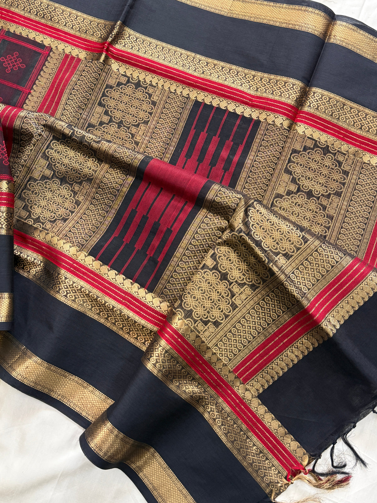 Black Kolam Butta / silk cotton clsa 10264