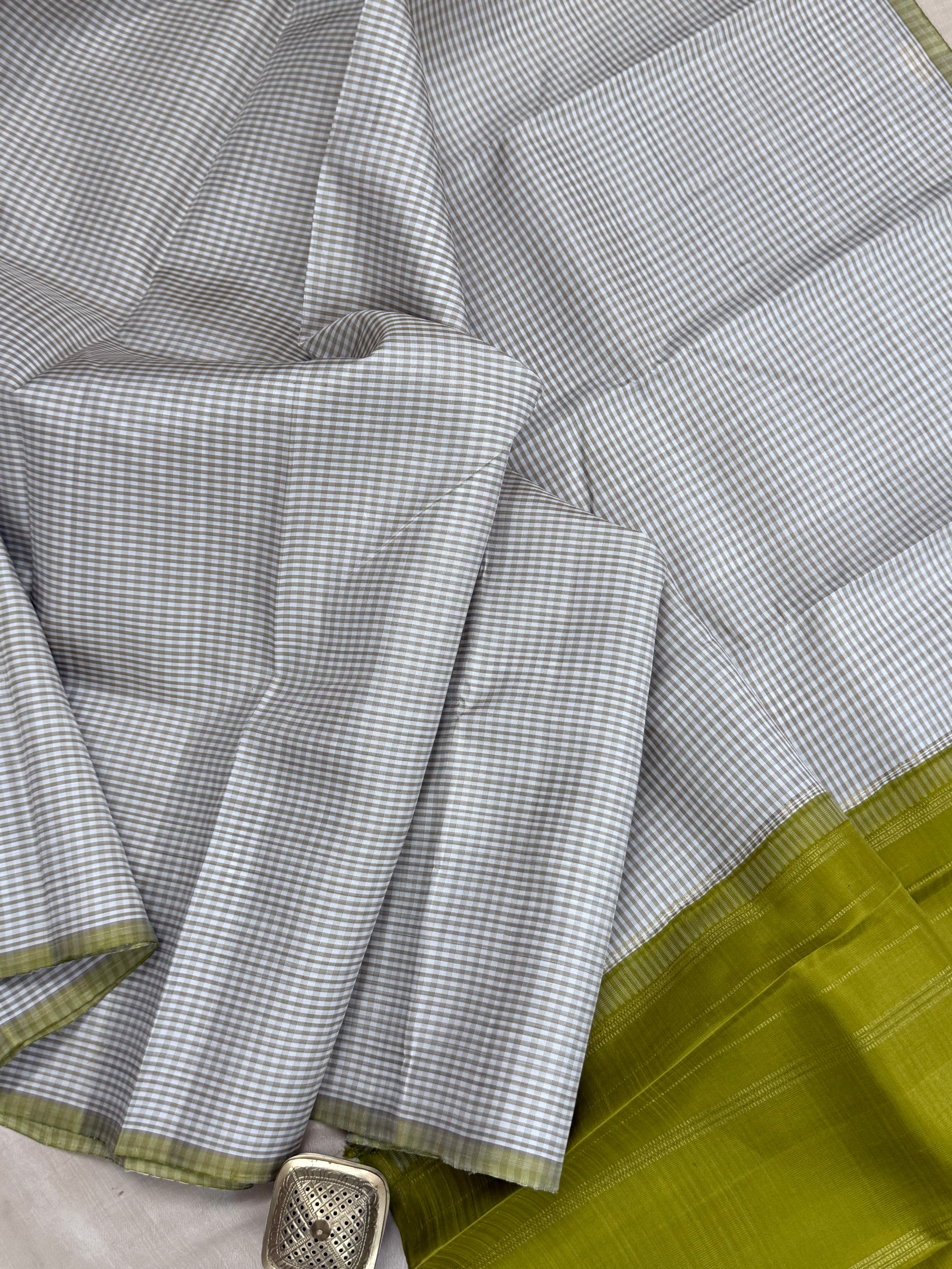 Offwhite and beige kattam borderless/ Kanjipuram silk