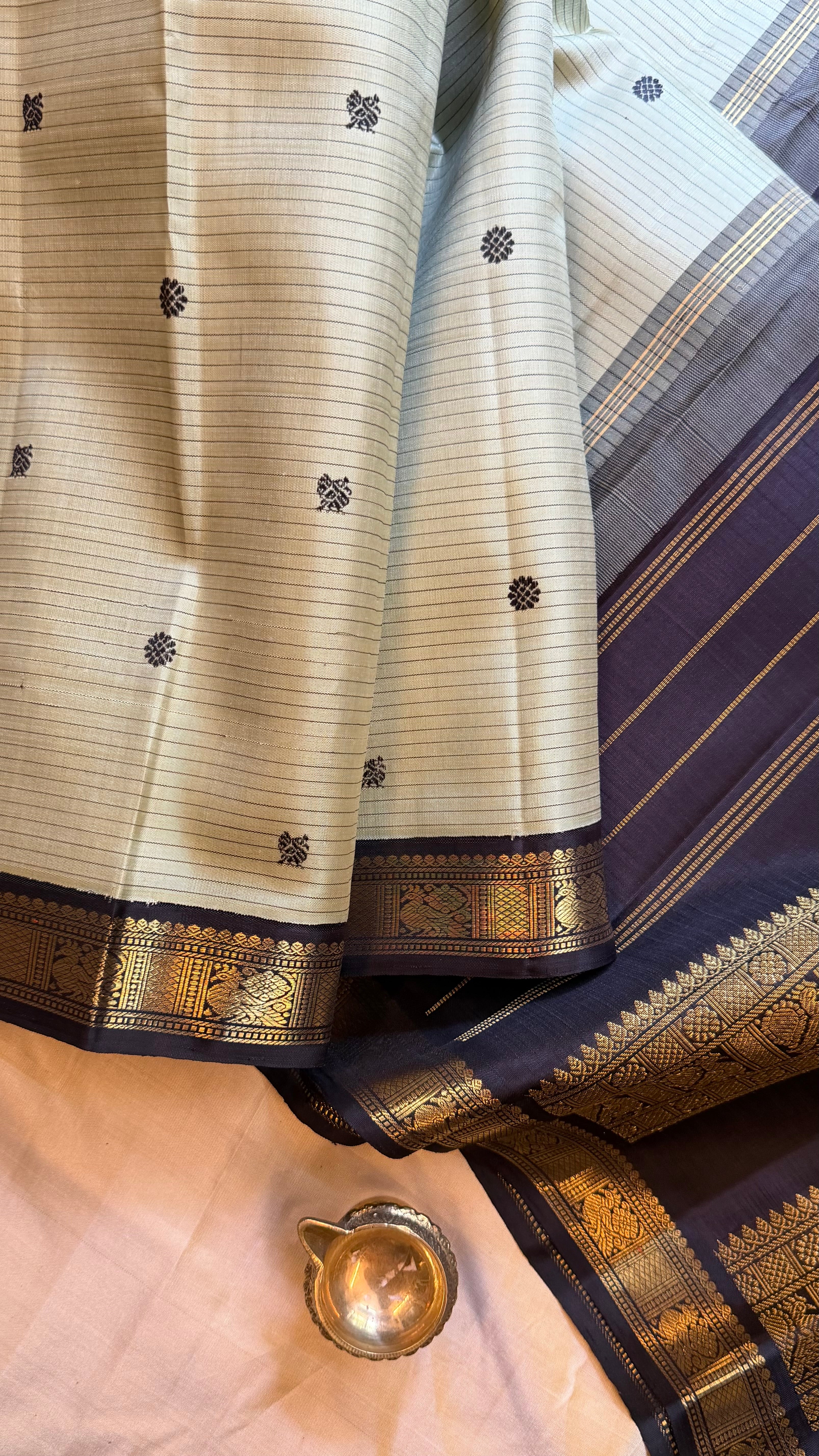 Moha : Elakai green thread Oosi  Korvai /Kanjipuram silk