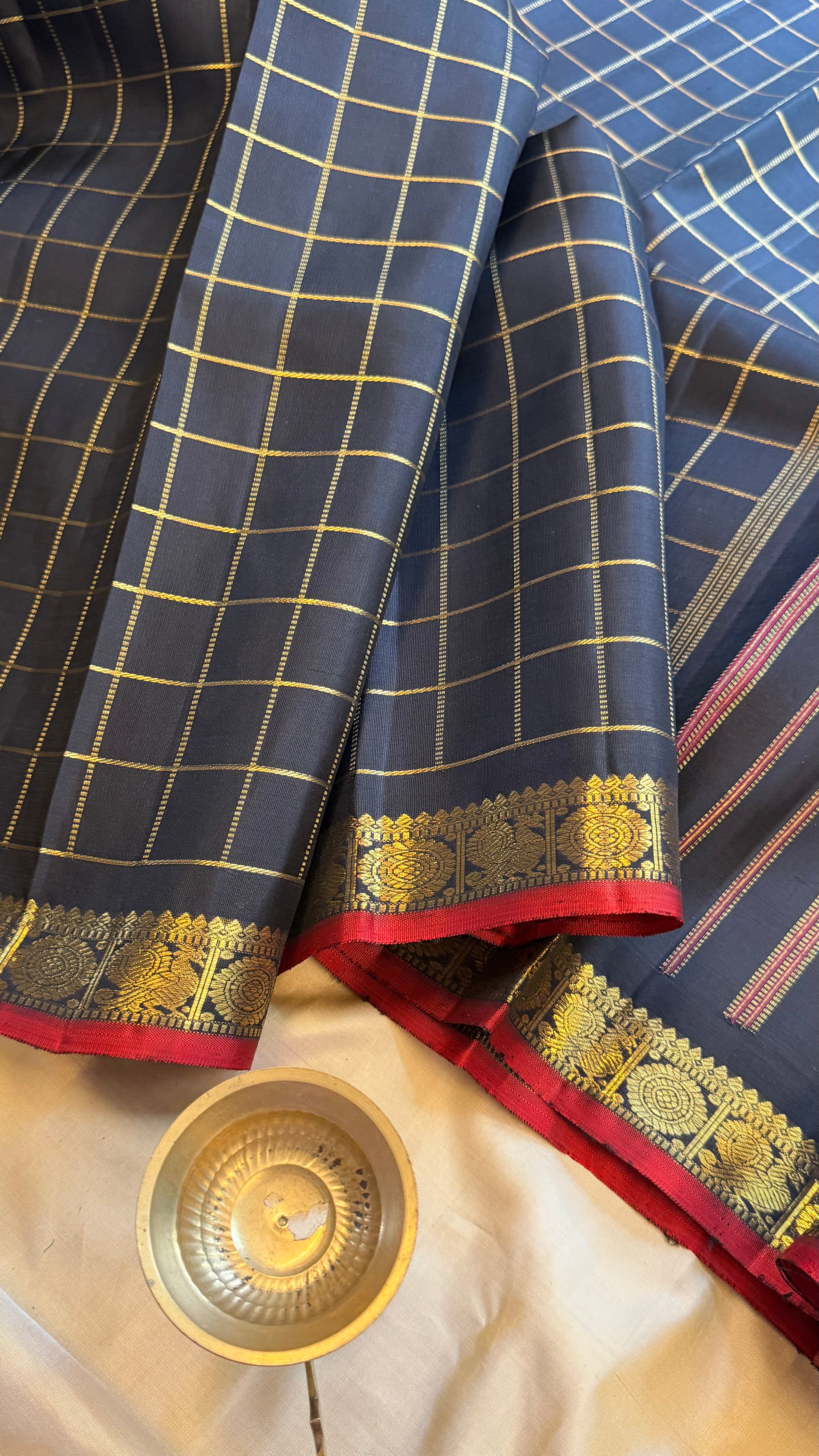 Black Zari Kattam.  / Kanjipuram silk