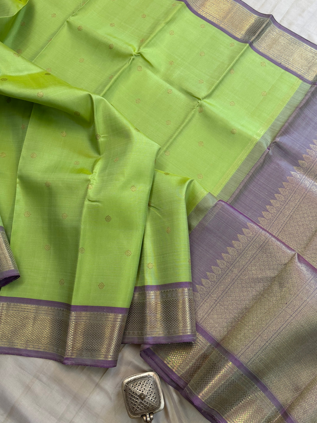 Colours of Navarathri Sampanga  Butta / pure Kanjipuram silk