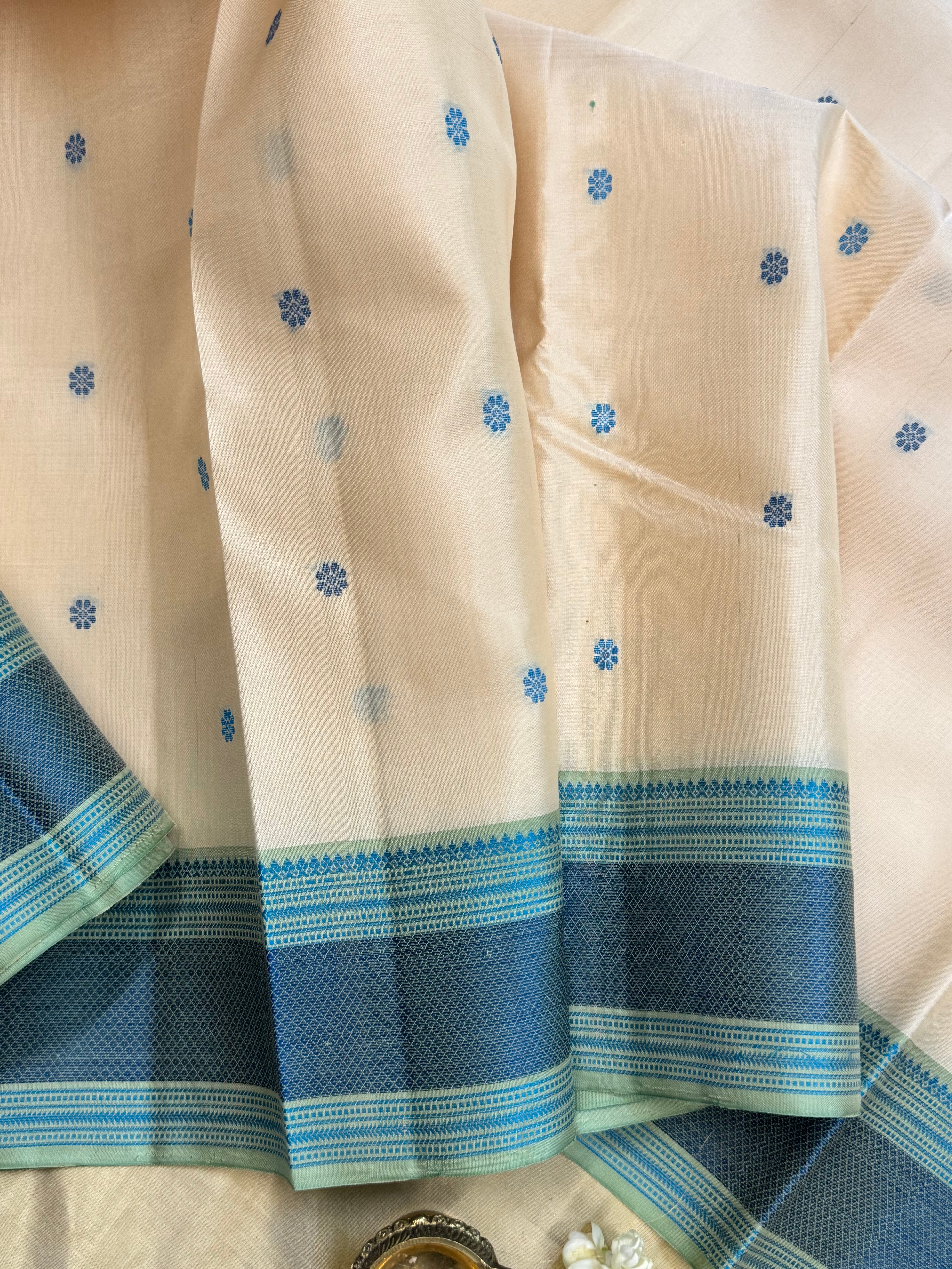 Off white / Varnangal soft silk