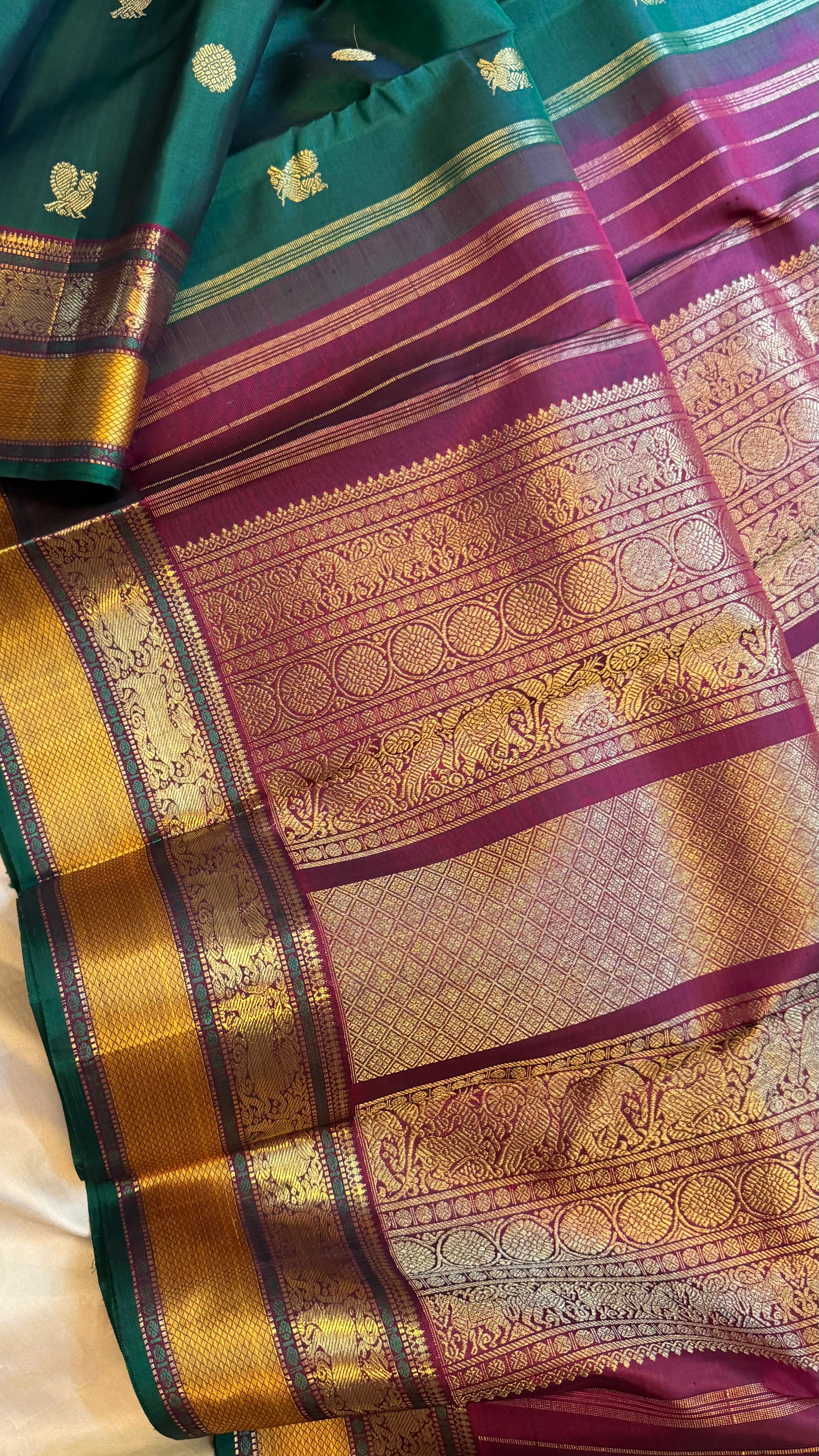 Dark green yazhli pet / Kanjipuram silk