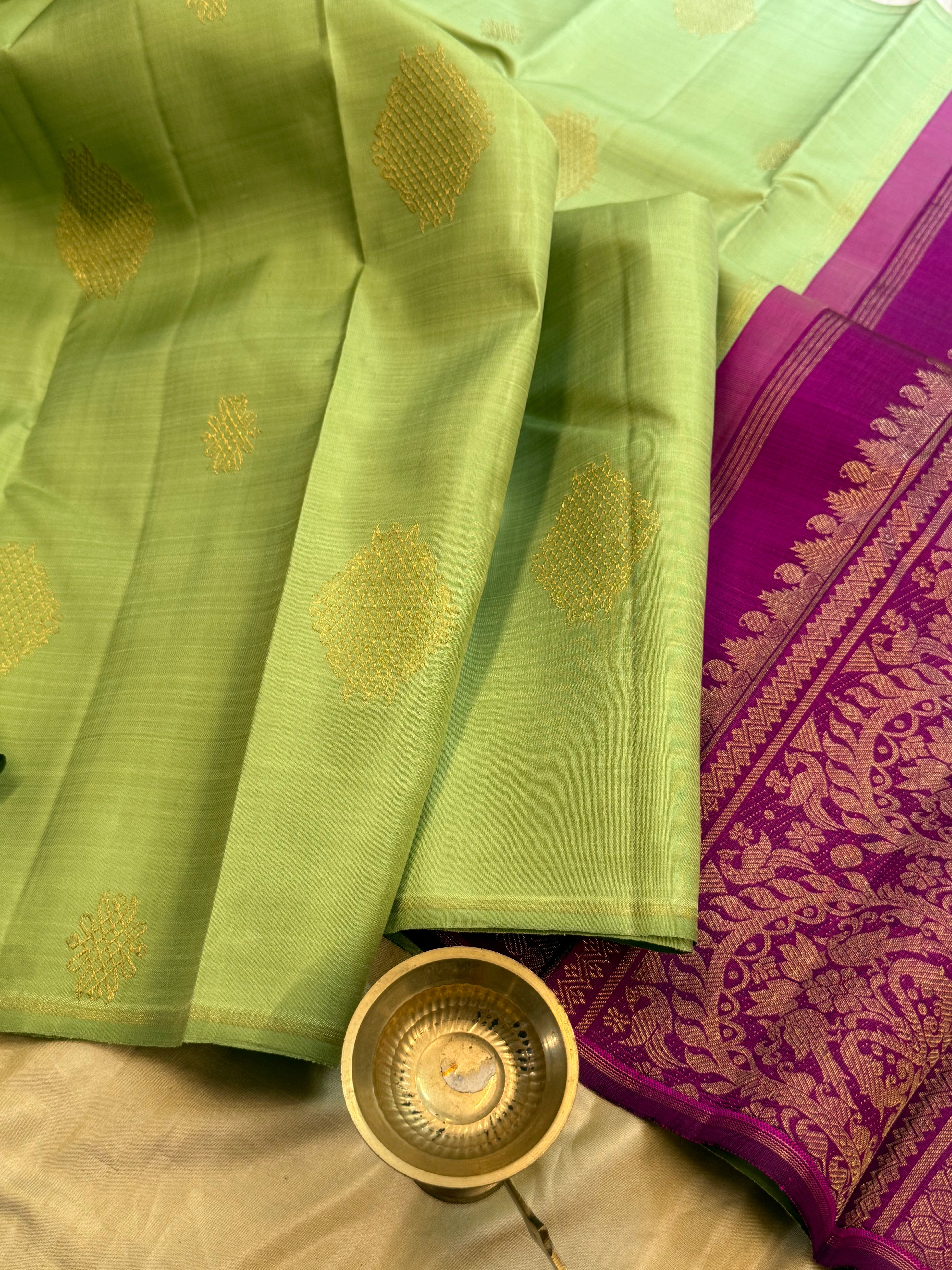 Pista green and purple kolam butta/ Kanjipuram silk