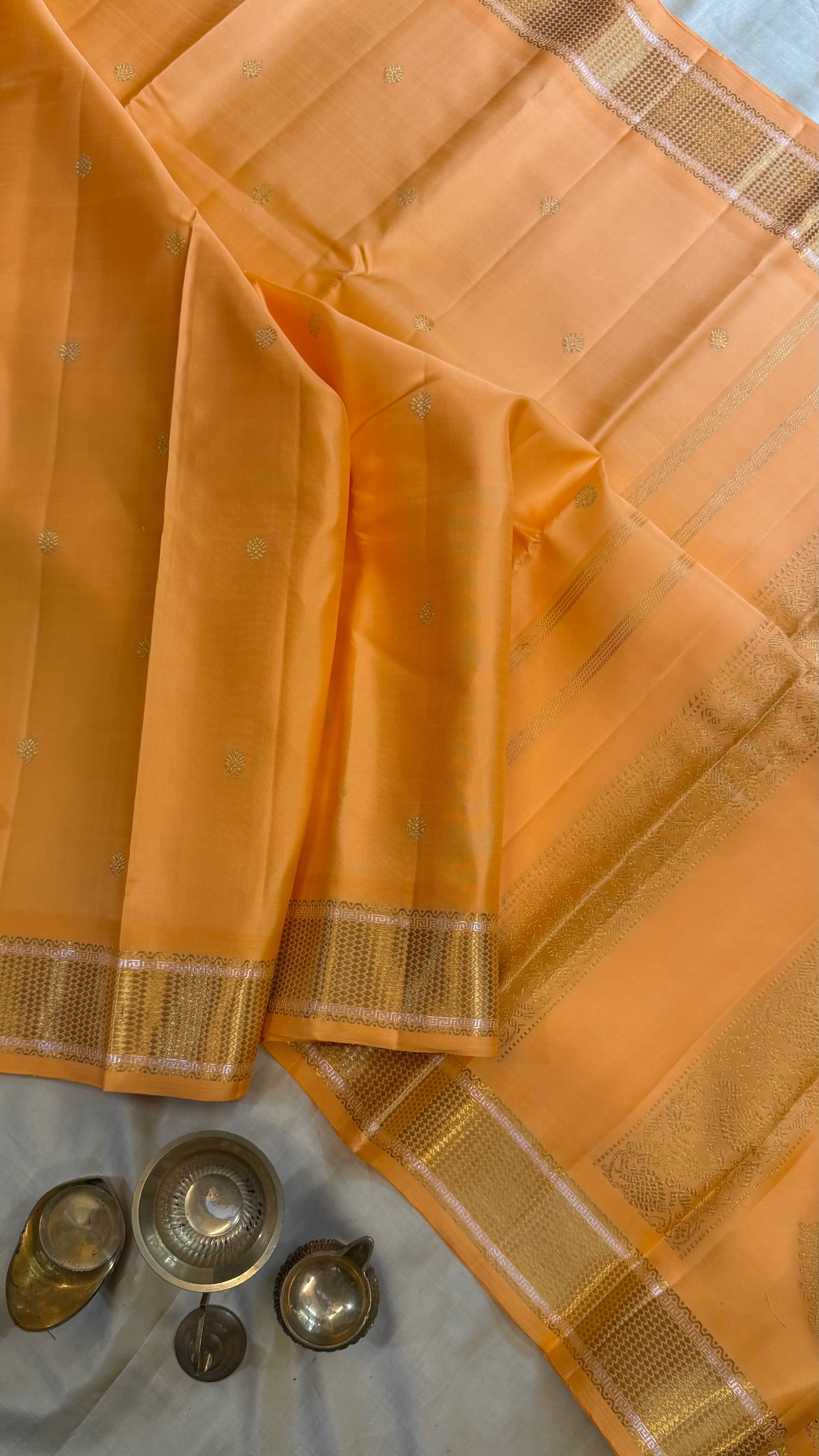 Light peachish kanagambaram shade    master weaver / Kanjipuram silk
