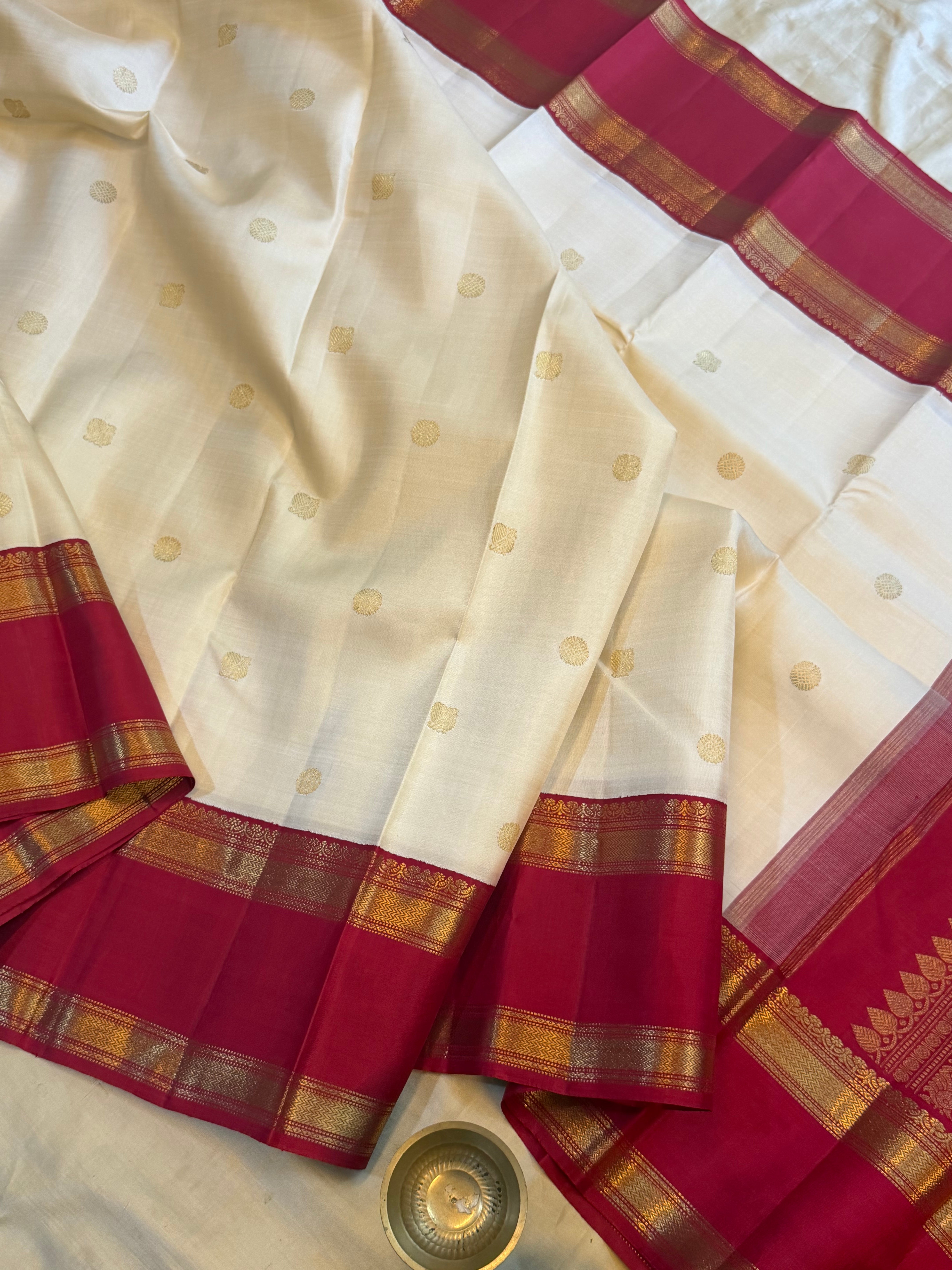 Off white  retta pet Kai Korvai  / Kanjipuram silk
