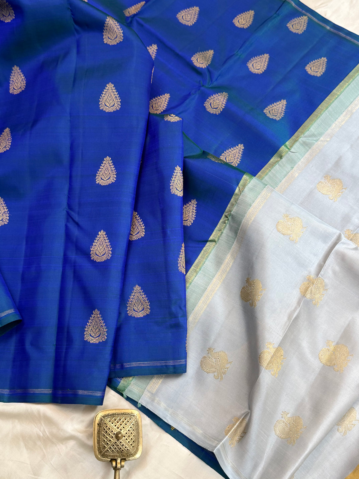 Mayilkazhuthu blue thilagam butta double pallu borderless/ Kanjipuram silk CLSA12817