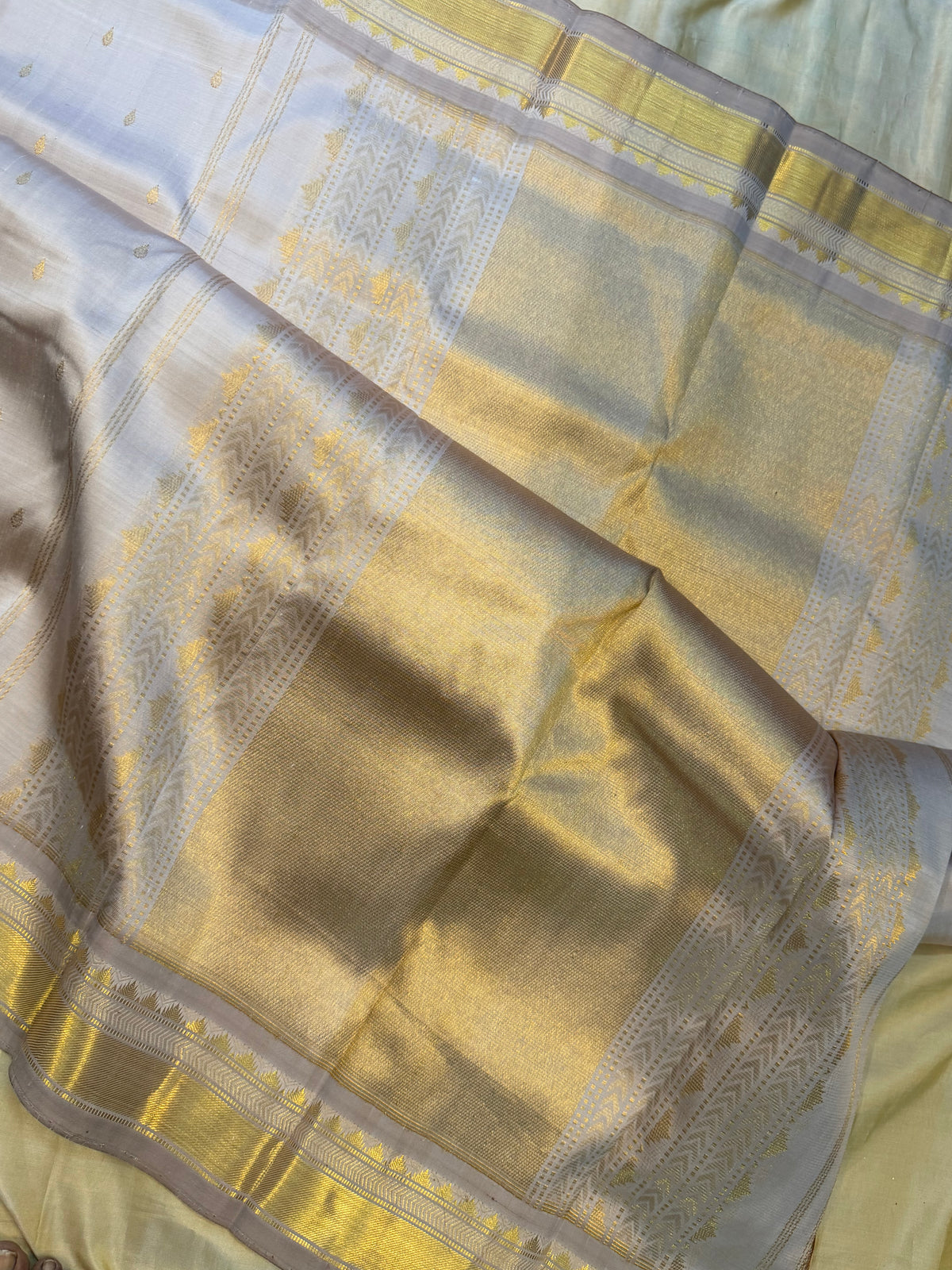 Silver colour body Aarani pure silk saree/ clsa 12067
