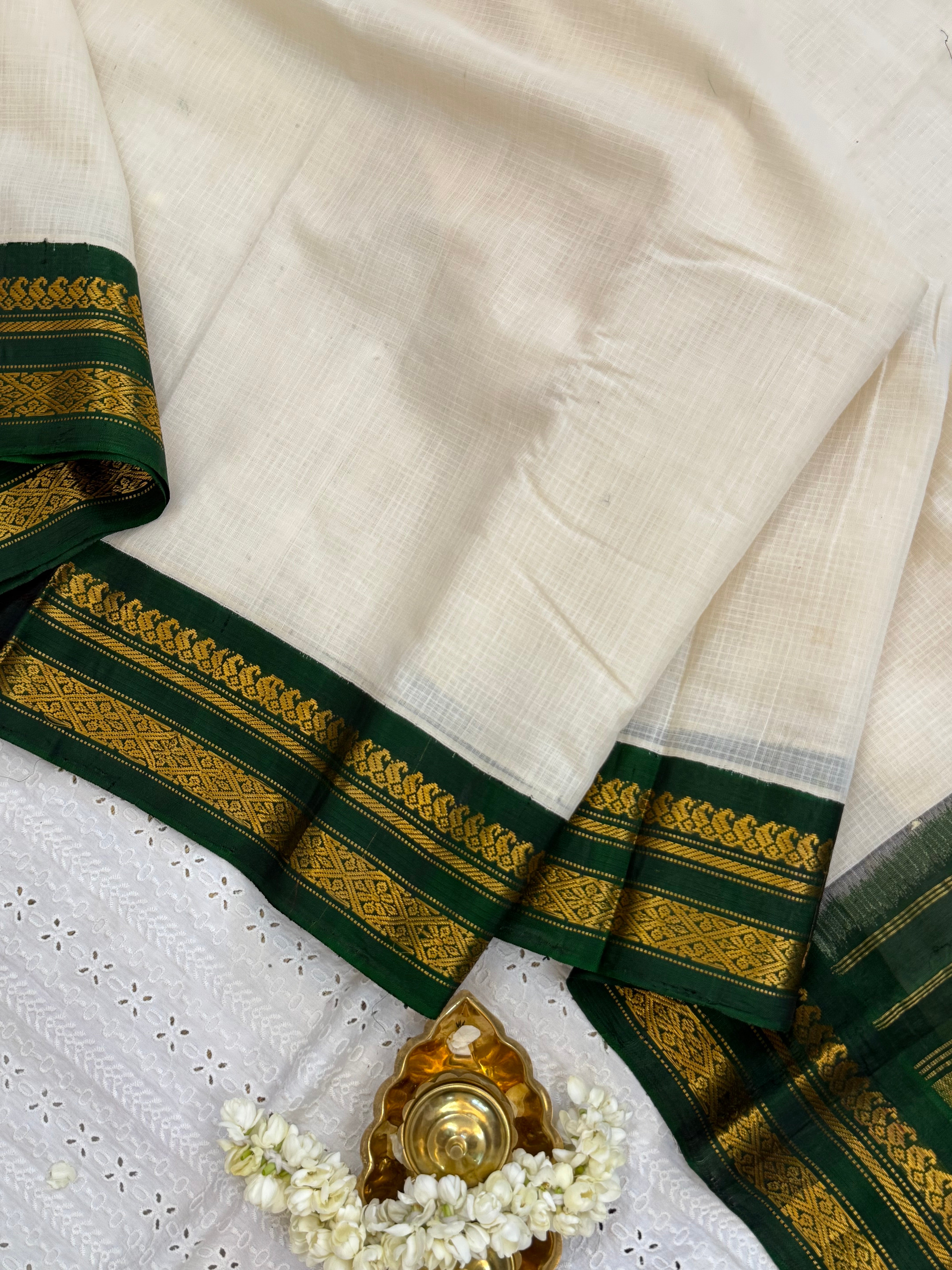 Offwhite and green / Gadwal cotton - No Blouse CLSA9305