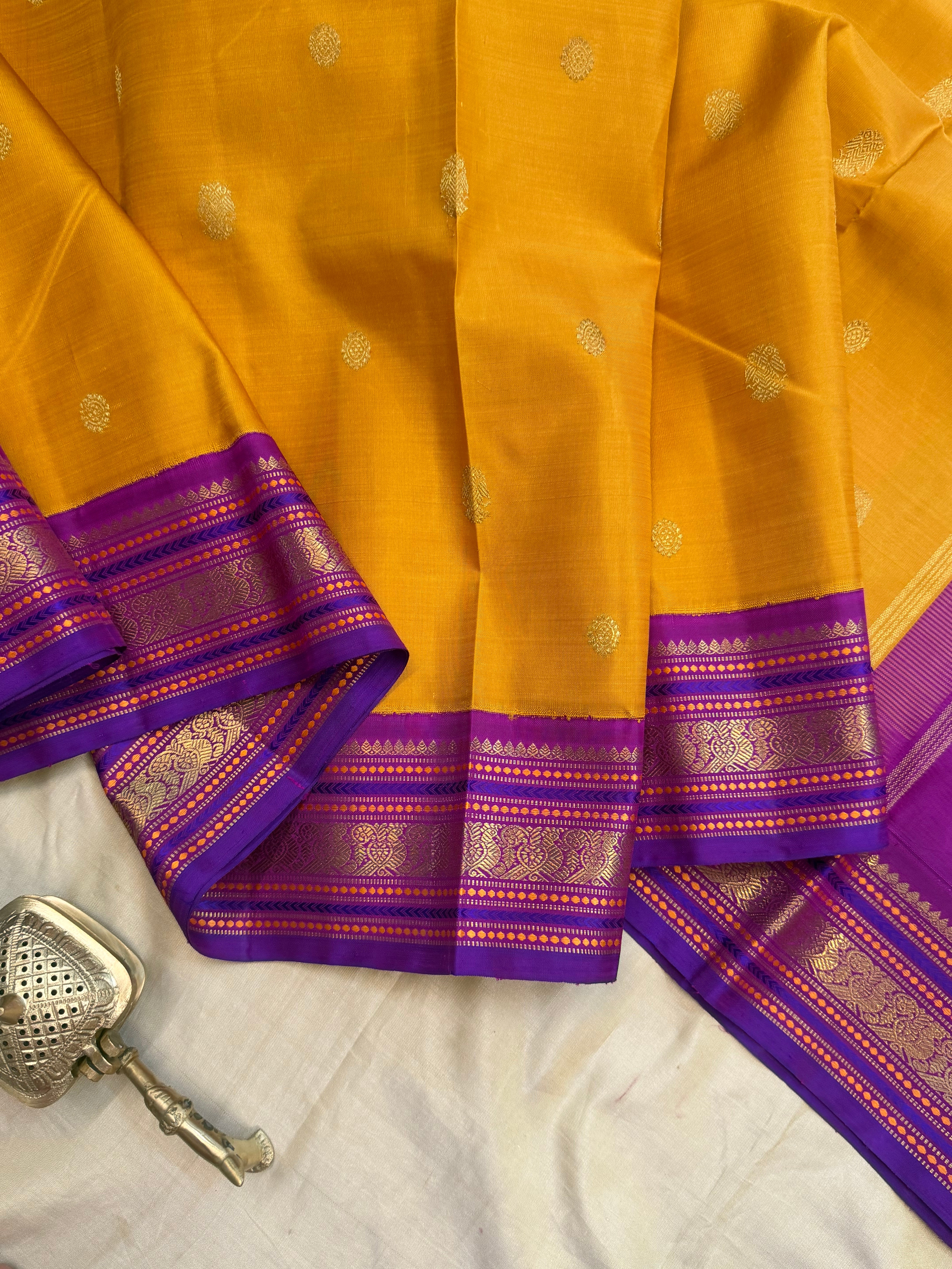 Vendaya manjal korvai / kanjipuram silk