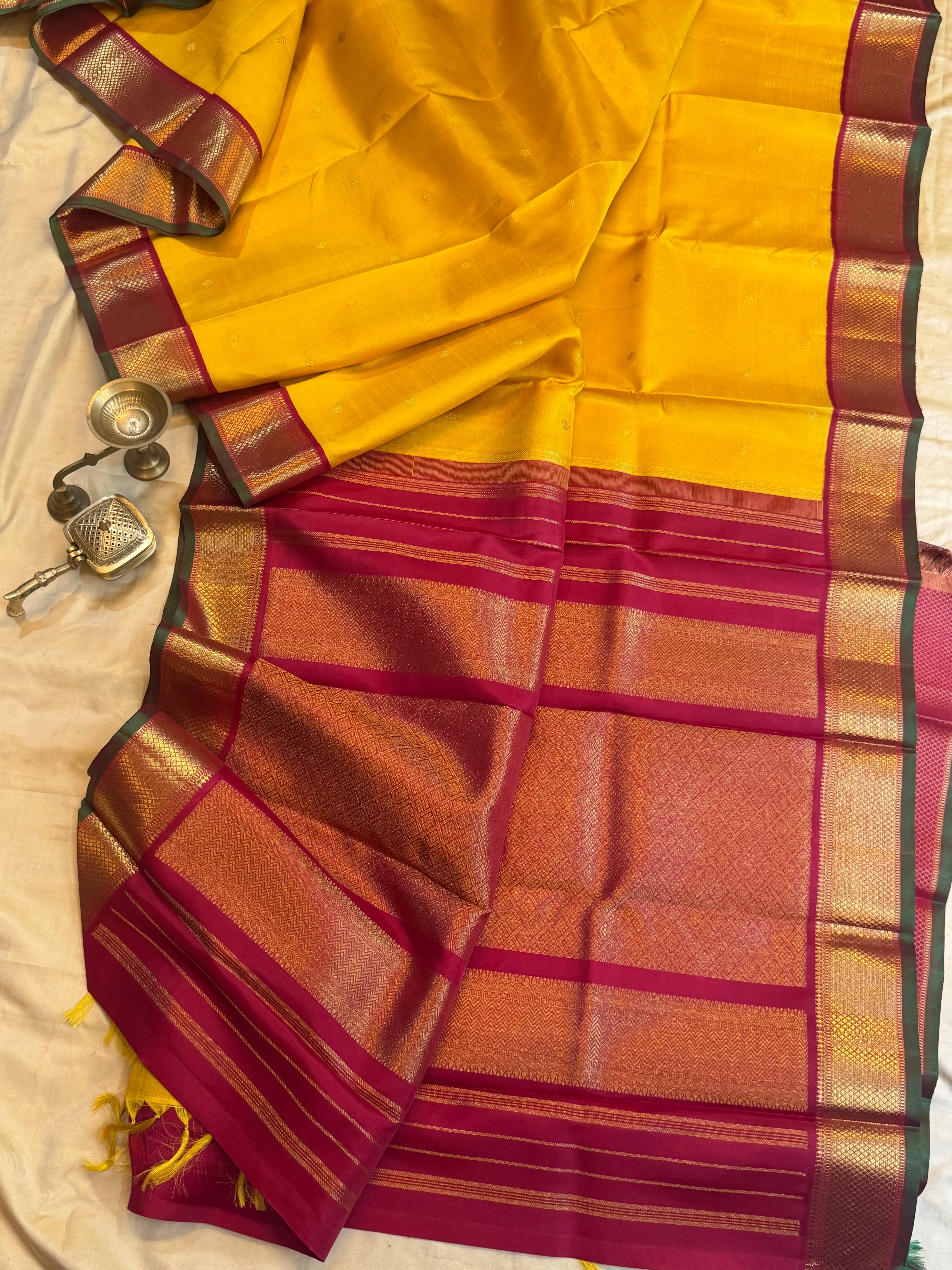 Mustard yellow Korvai. / Kanjipuram silk