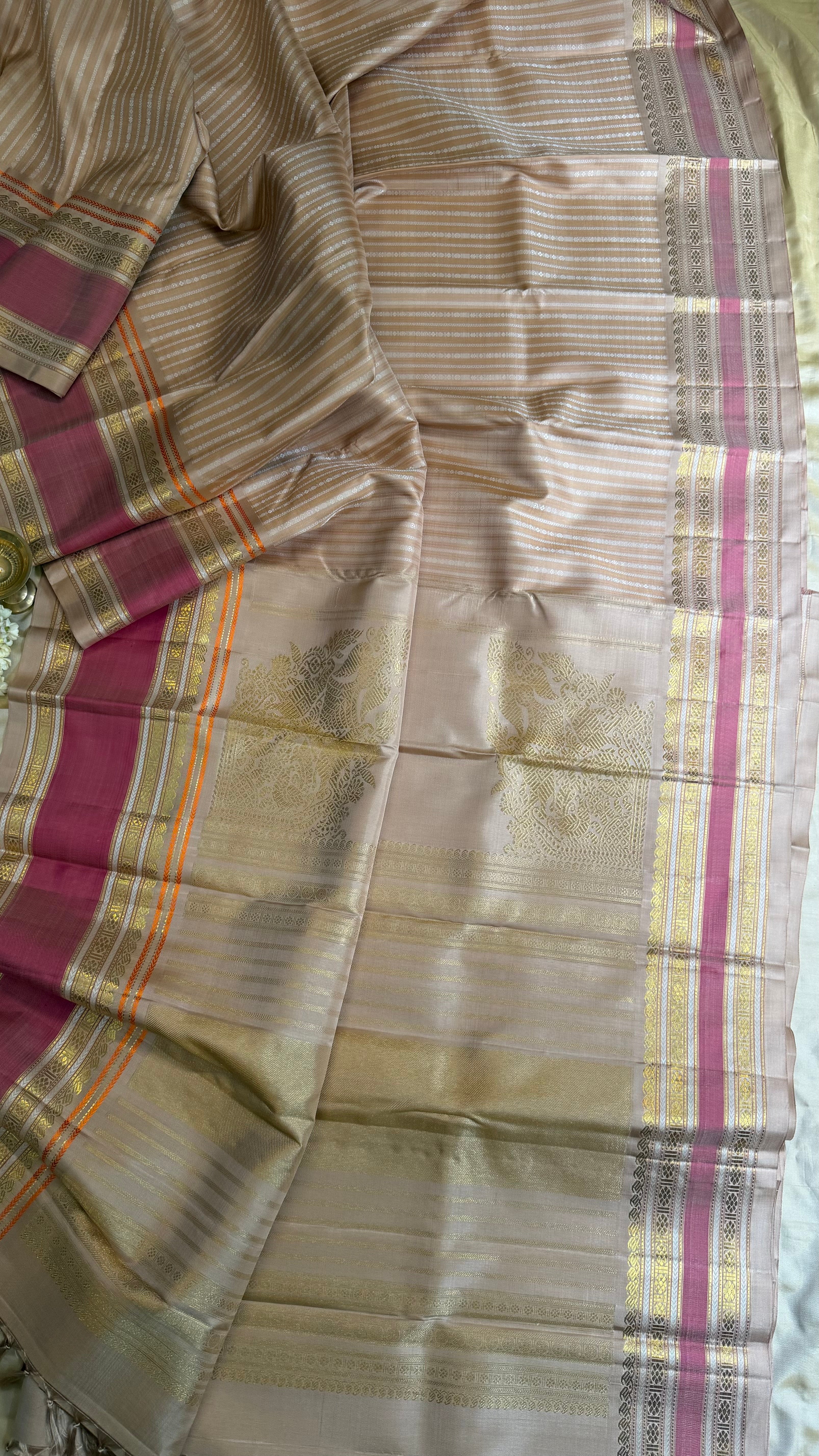 Master weaver - Special veldhari and corner pallu butta / Kanjipuram Silk