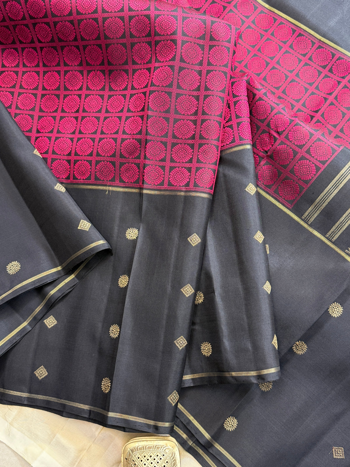 1000 butta and long border Zari butta / kanjipuram silk saree 11964