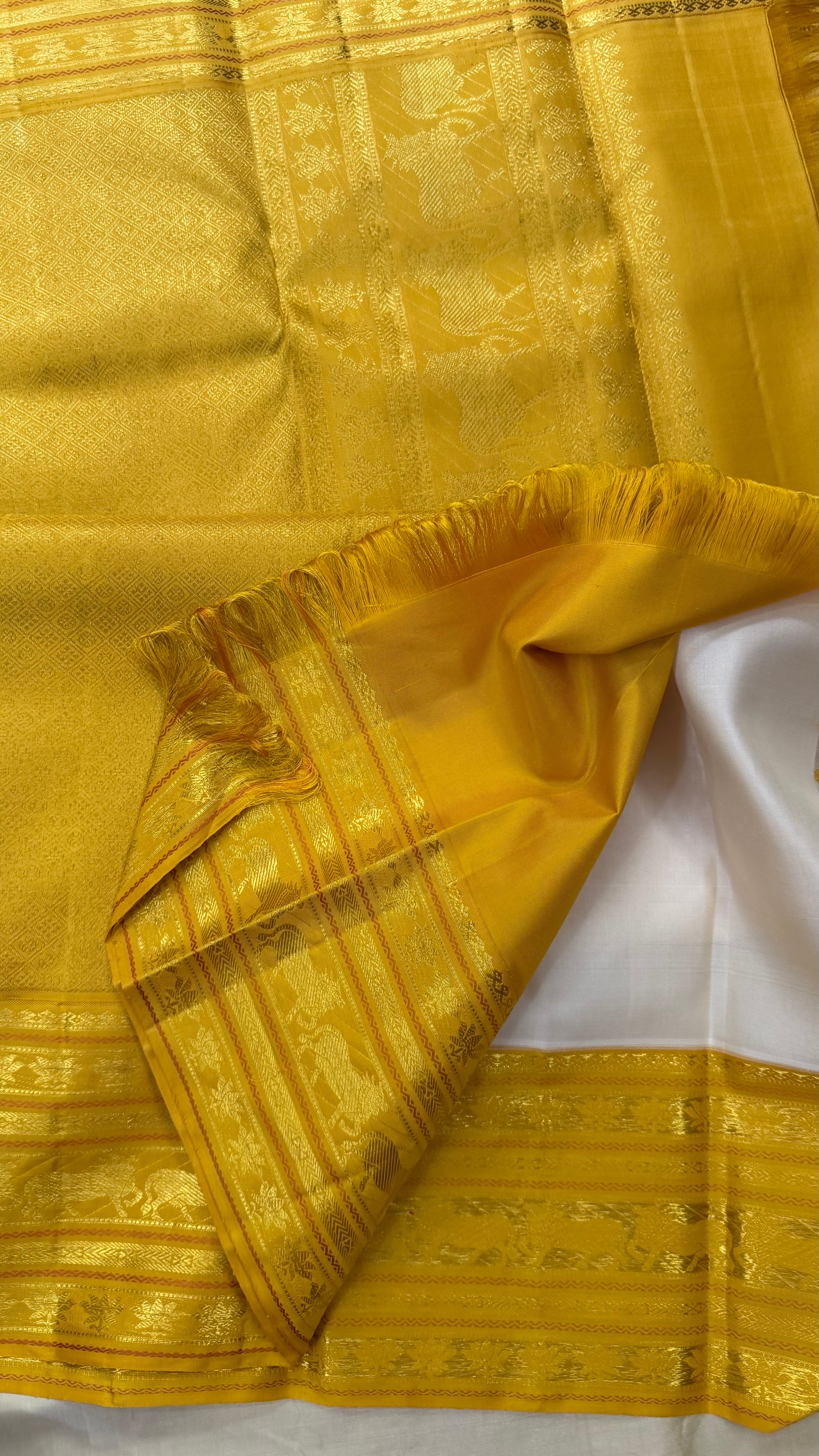 Amoha : cream with yellow  Korvai   Kanjipuram silk 9094CL