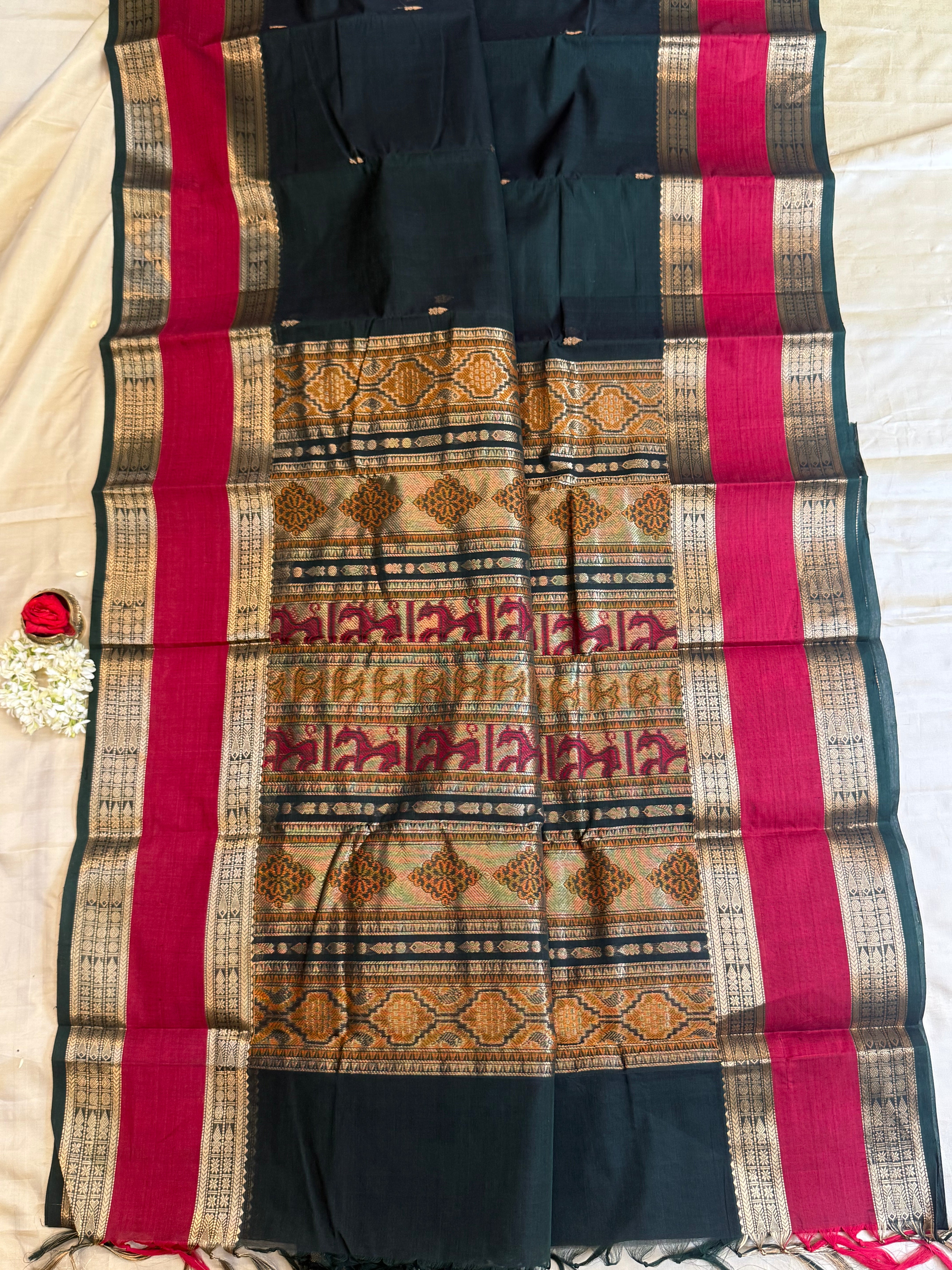 Dark green rettapet border/ Kanchi Cotton