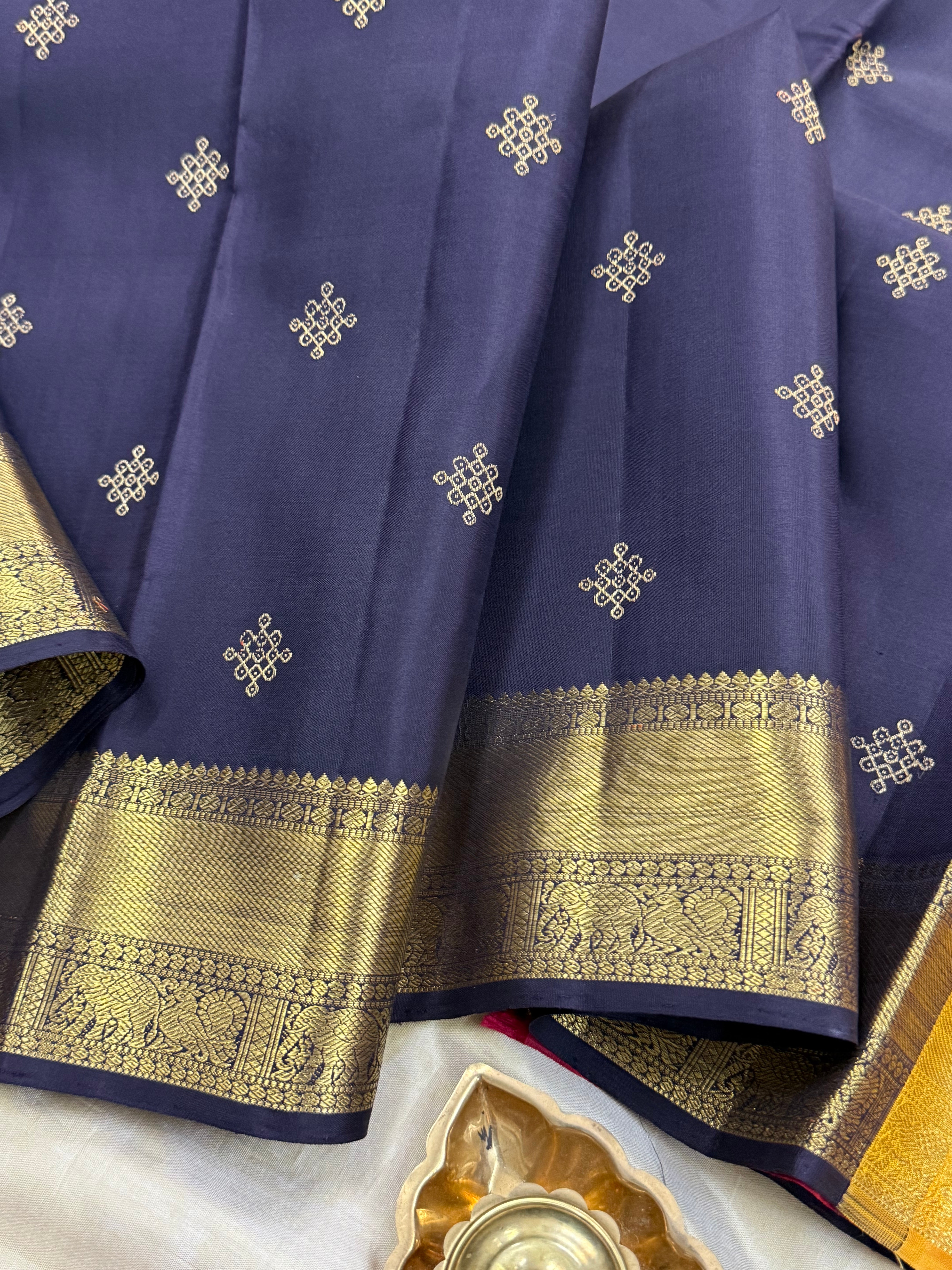 Black kolam butta double color pallu / Kanjipuram Silk CL8220