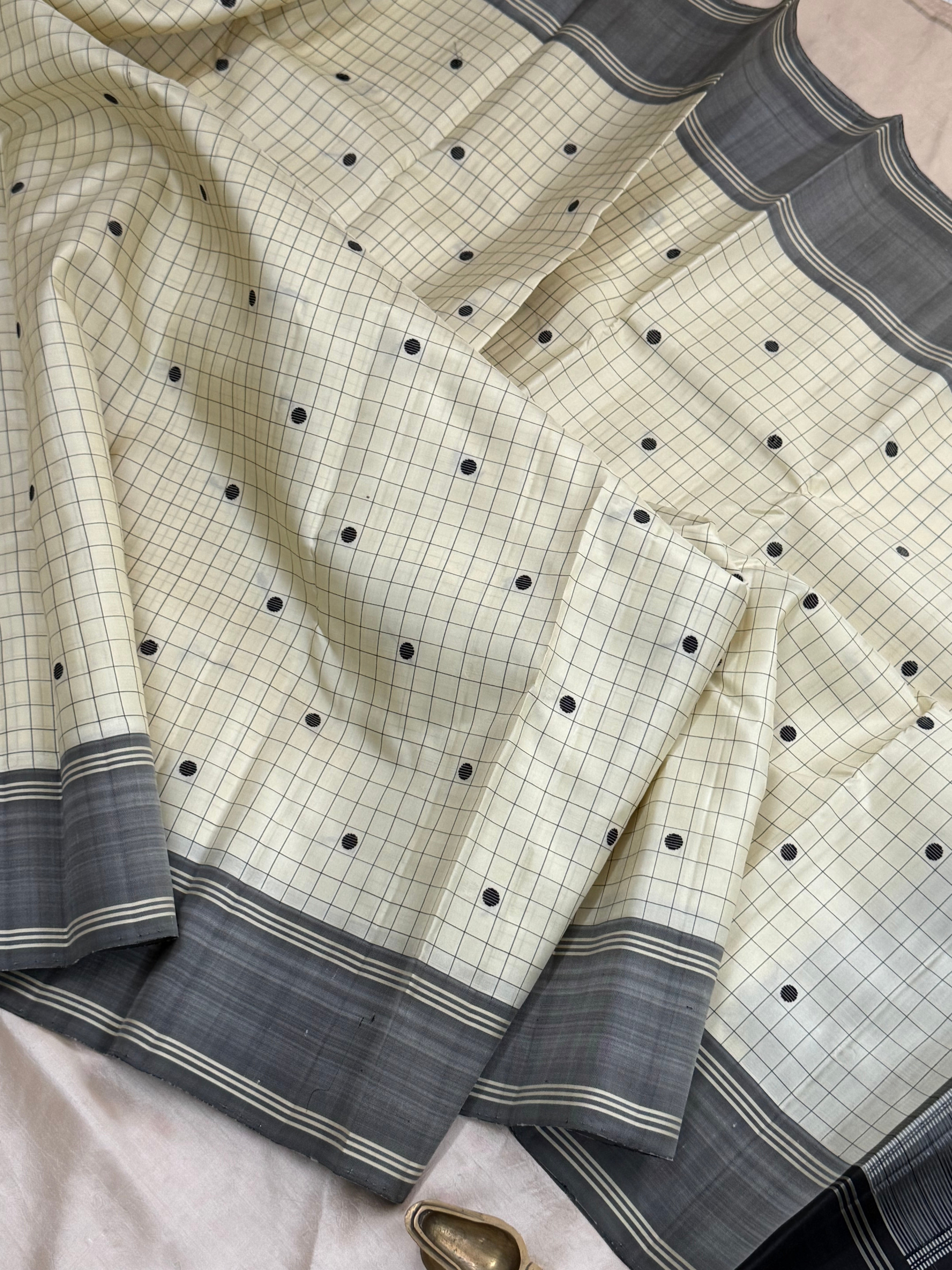 Off white checks with thread Butta/Aarani silk