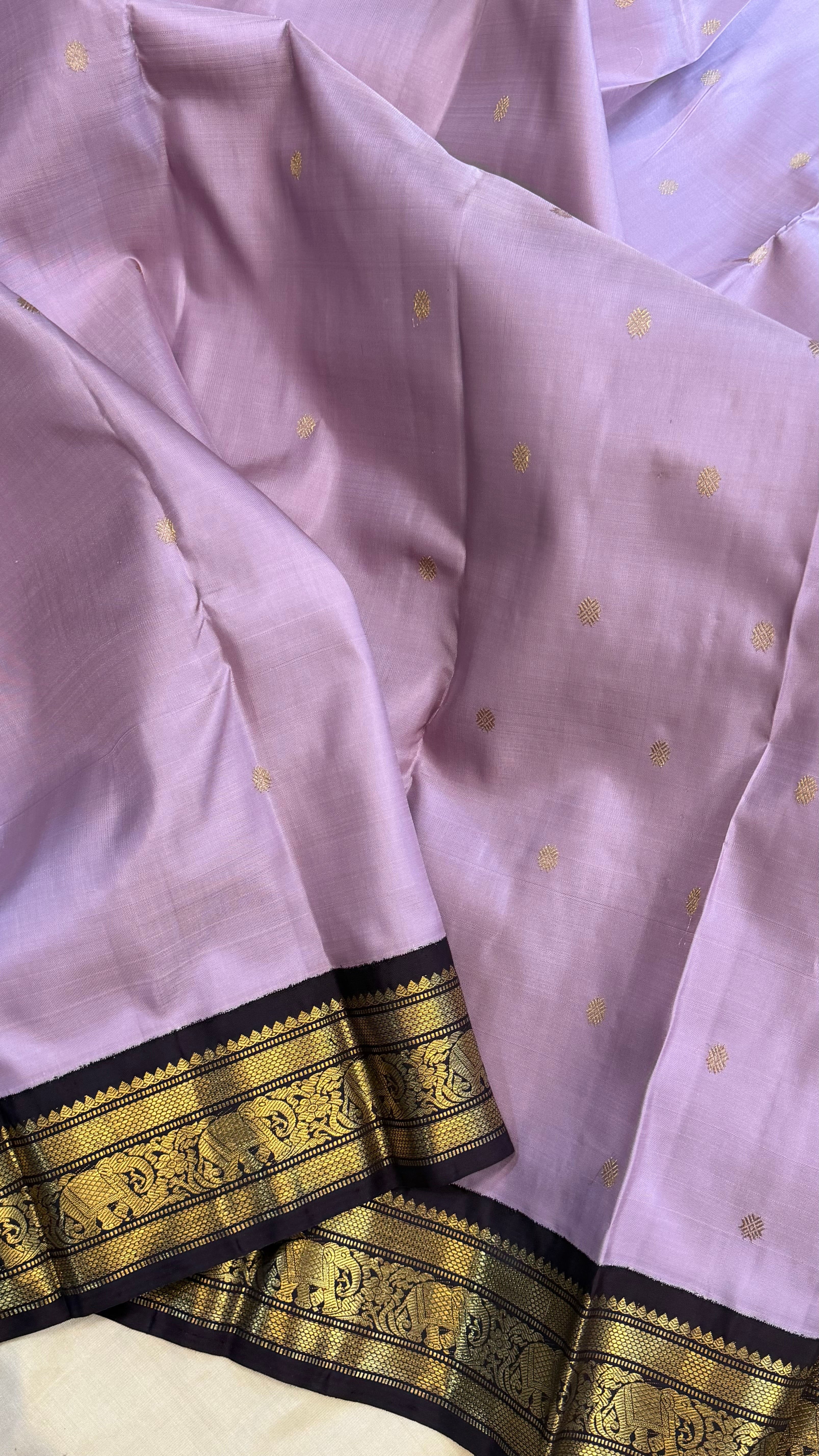 Light lavender (Lilac) and navalpazham border kai korvai/ kanjipuram silk