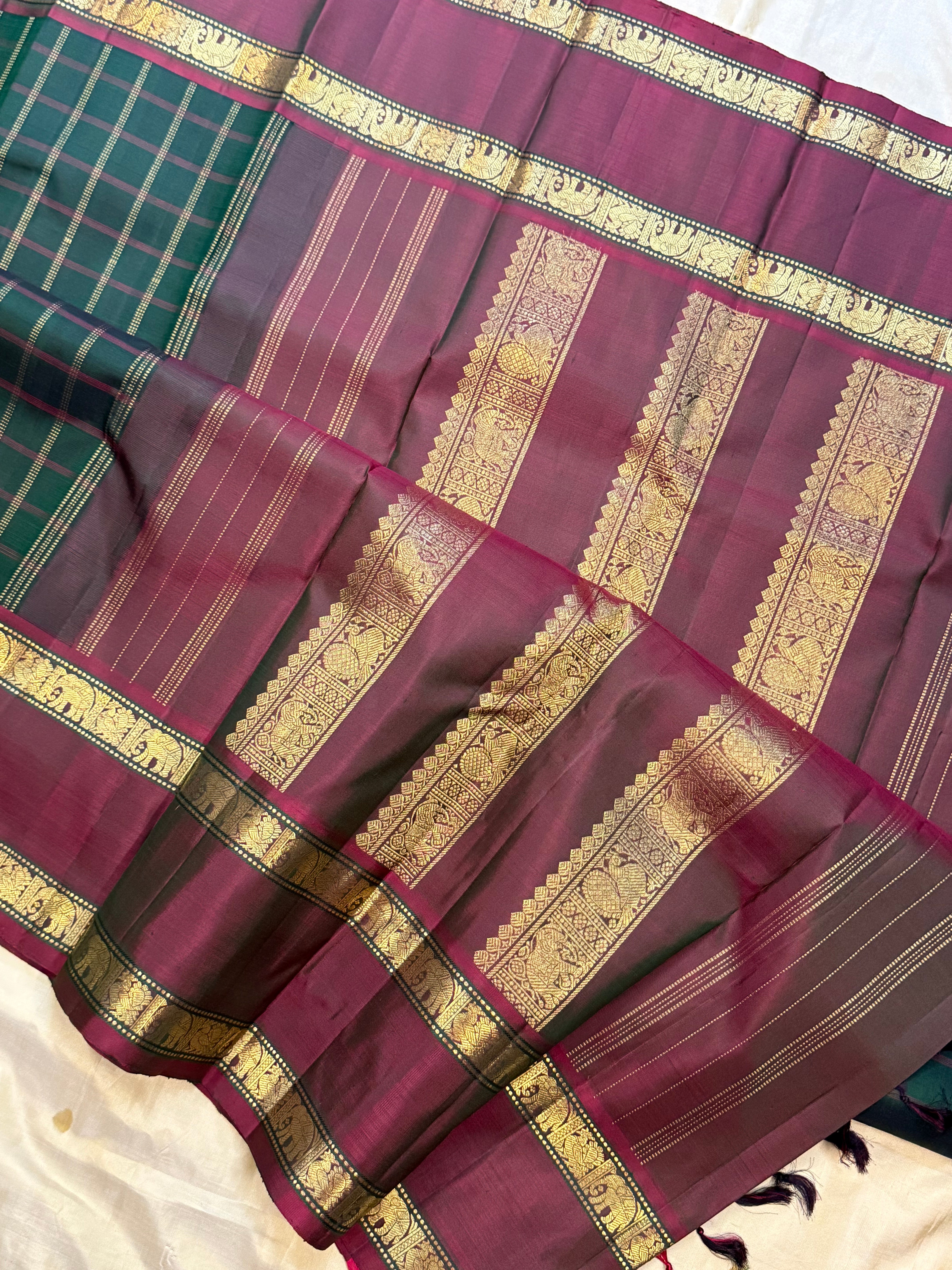 Peacock green kattam rettapet border/ Kanjipuram silk