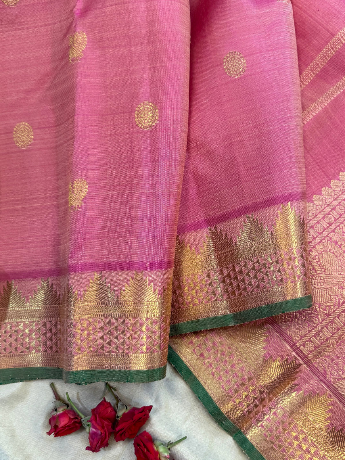Onion pink araimadam and temple border / Kanjipuram silk