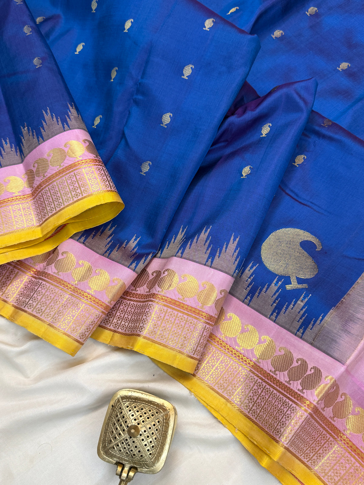 Gadwal silk blue shot colour temple Korvai clsa 7355