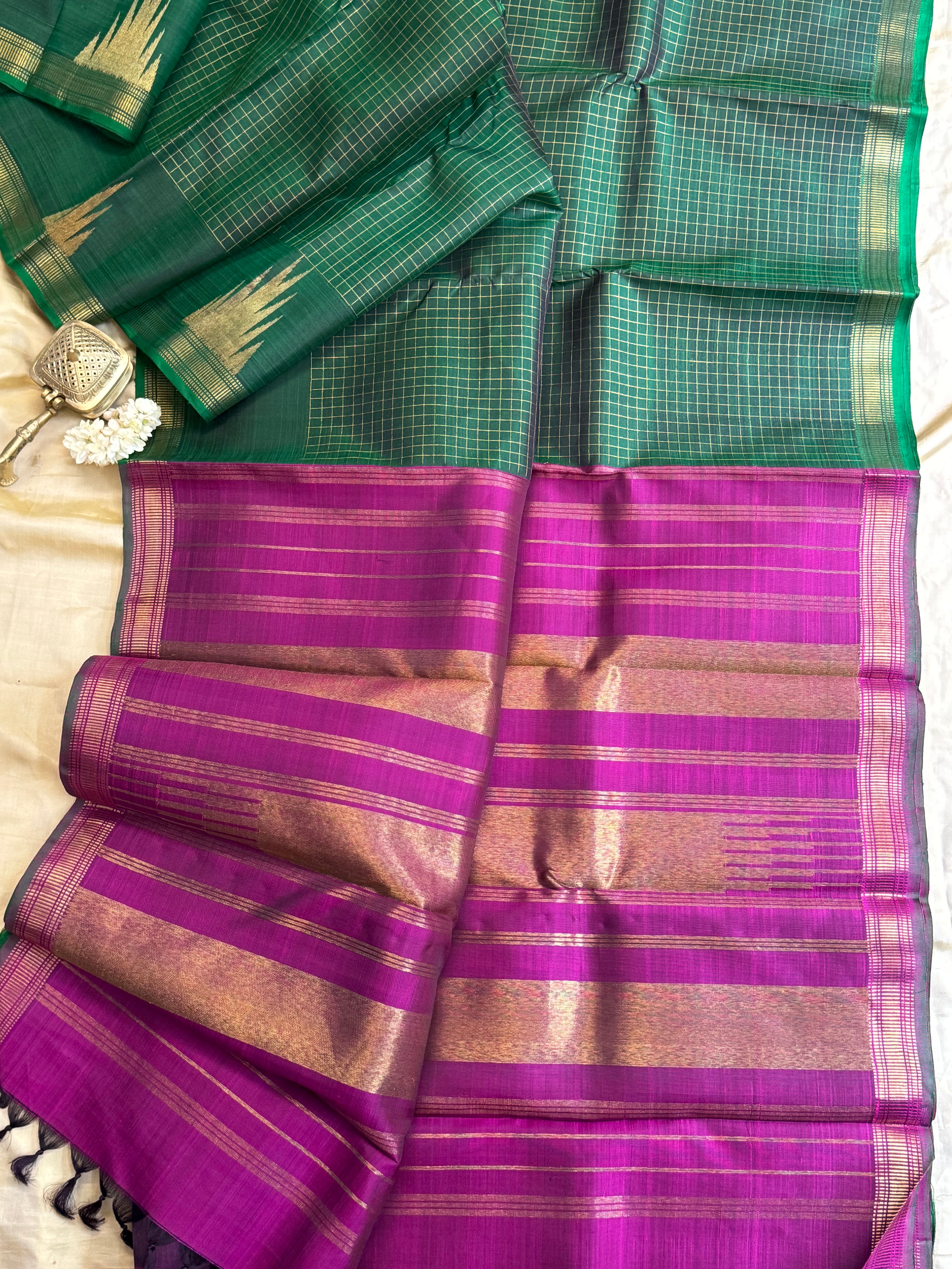 Green zari kattam temple border - contrast pallu / Kanjipuram silk CLSA528