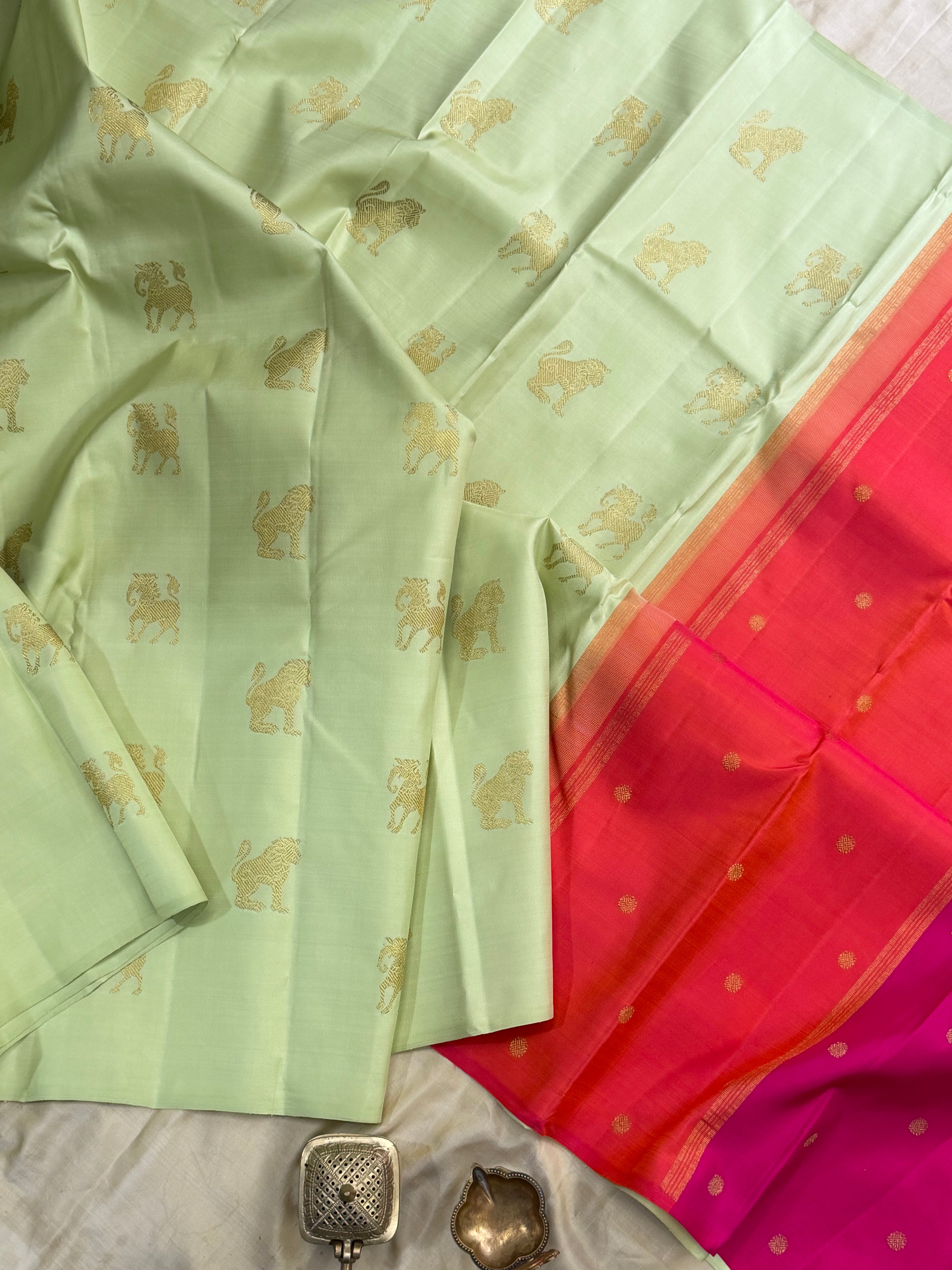 Elakai green Varisai palla  pure Zari Kanjipuram silk