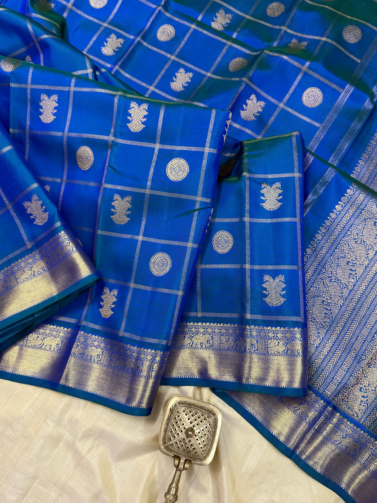 Peacock body with pure Zari irutalaipakshi and chakram Kattam butta /kanjipuram silk saree clsa 10587