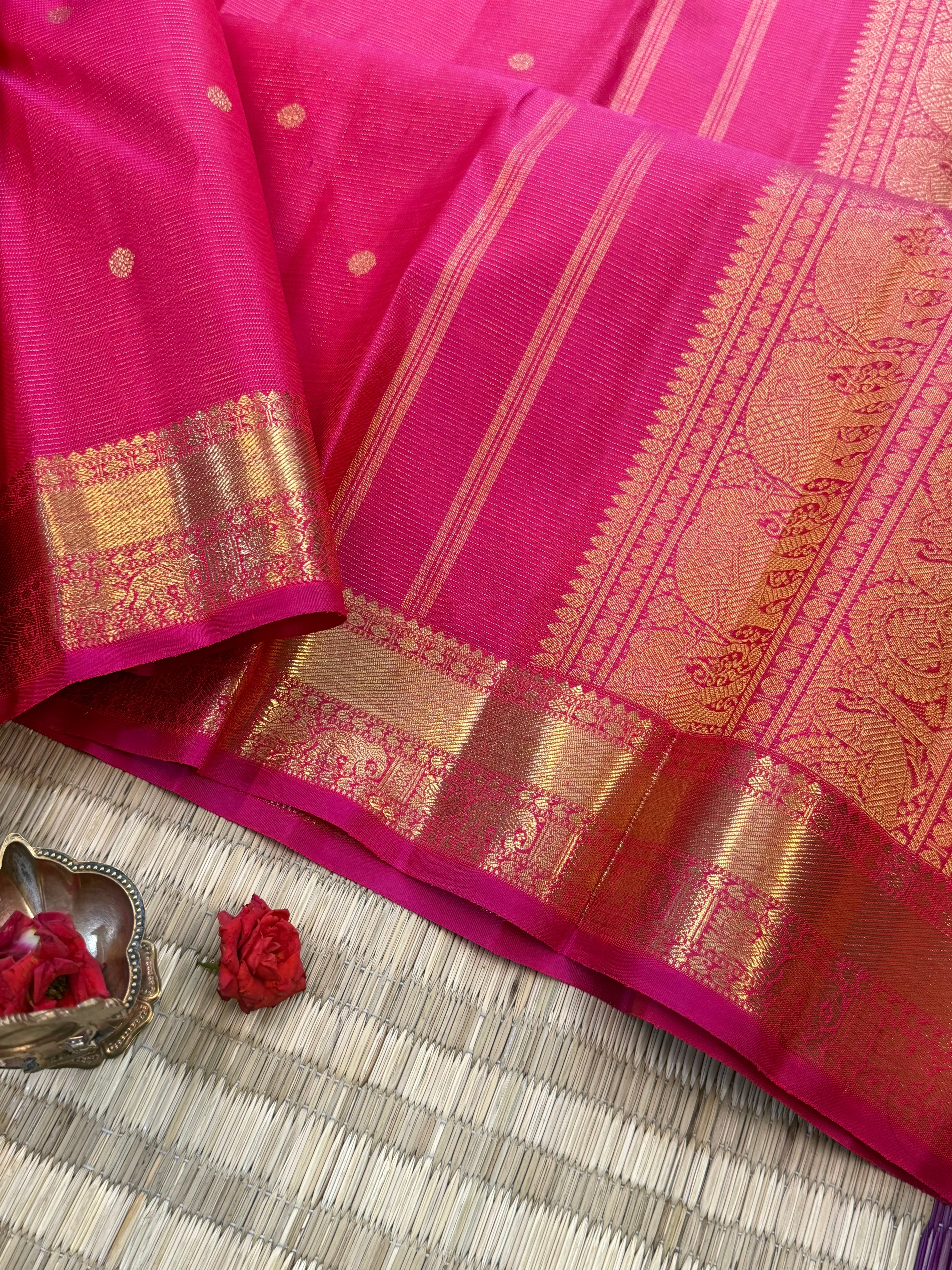 Mann : pink Vairaoosi earthy hues in pure Zari Kanjipuram silk