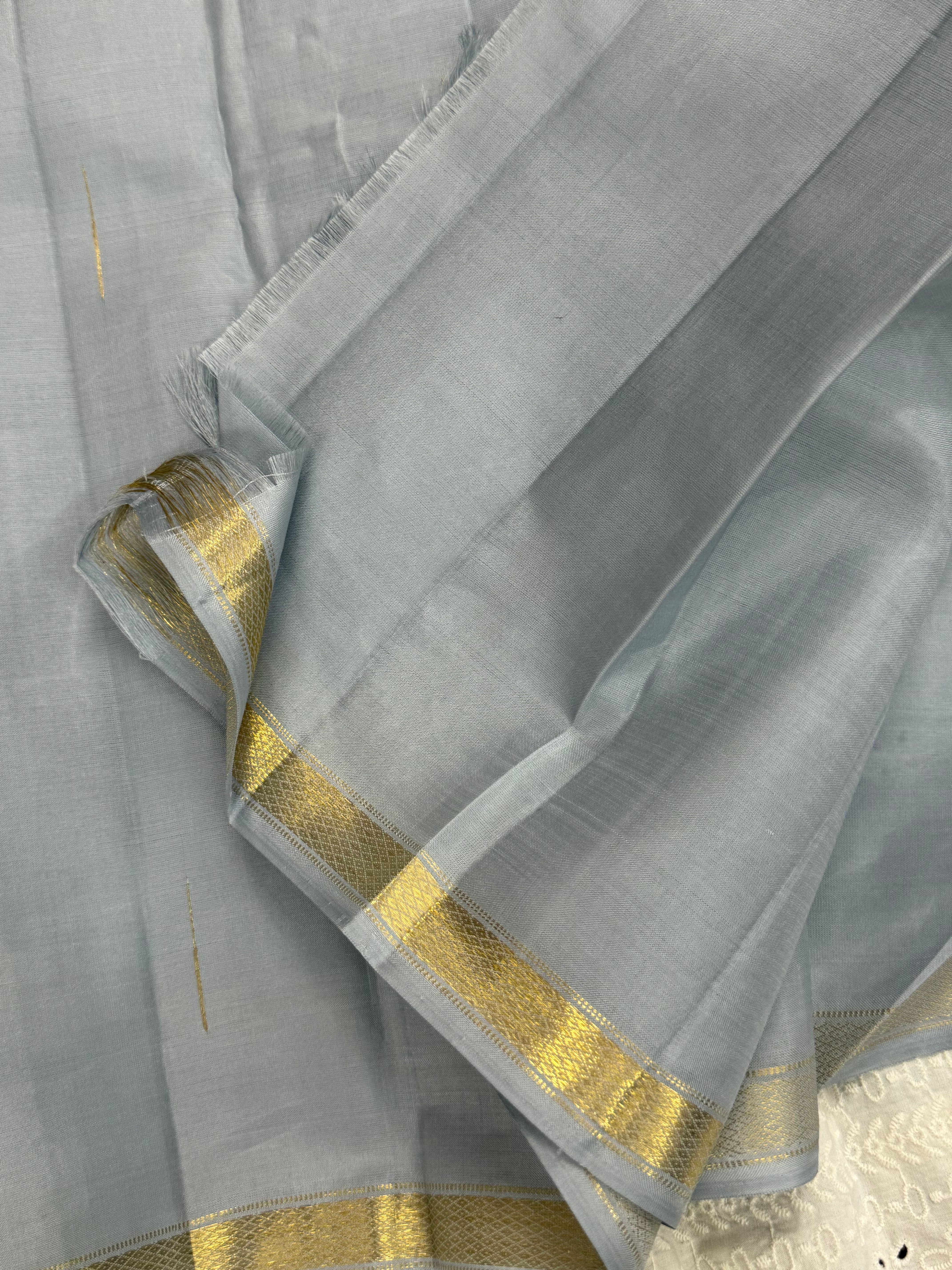 Silvery grey malli moggu small border/ Arani silk