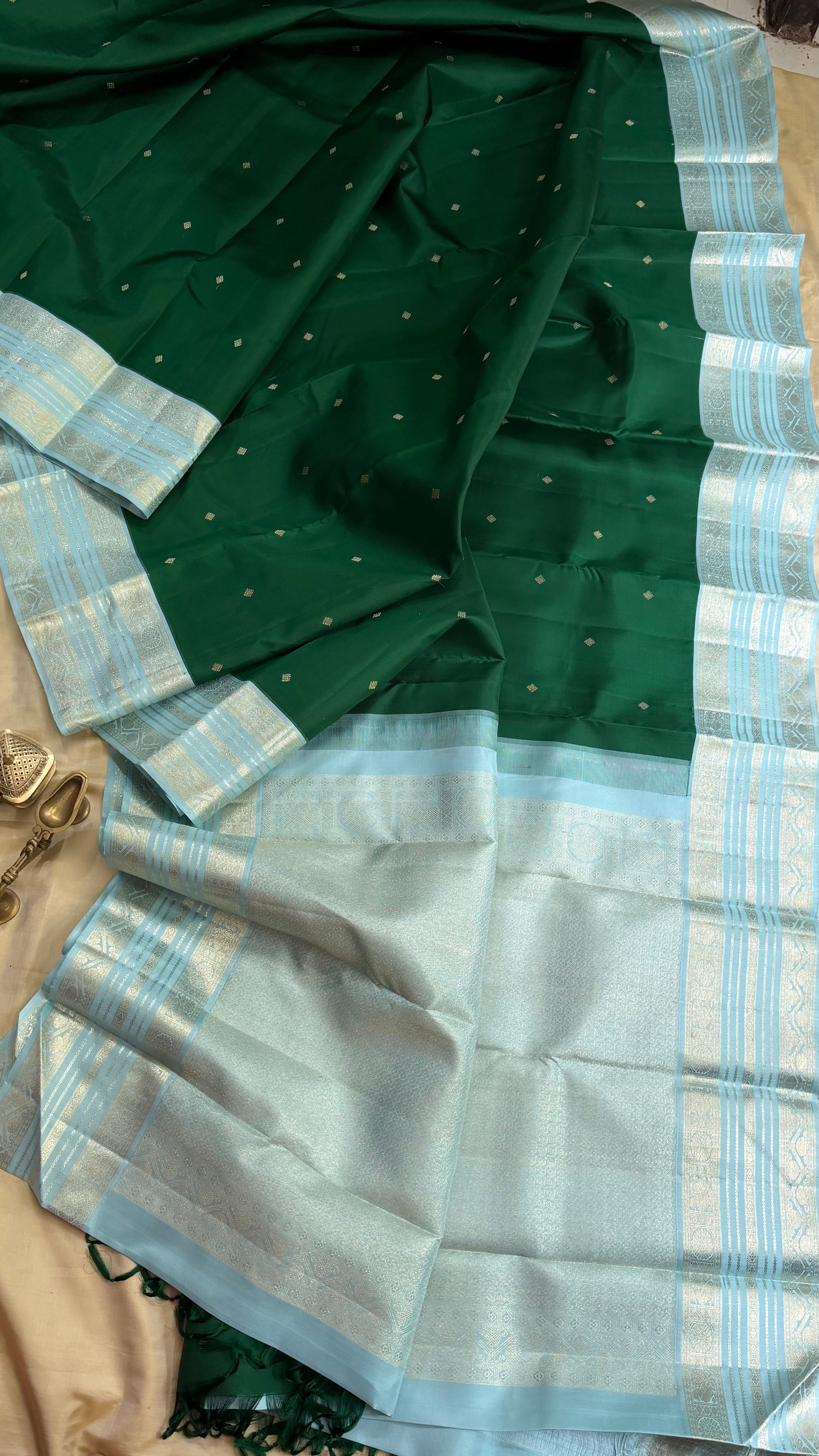 Amoha : Green with turquoise blue Korvai   Kanjipuram silk 9091CL