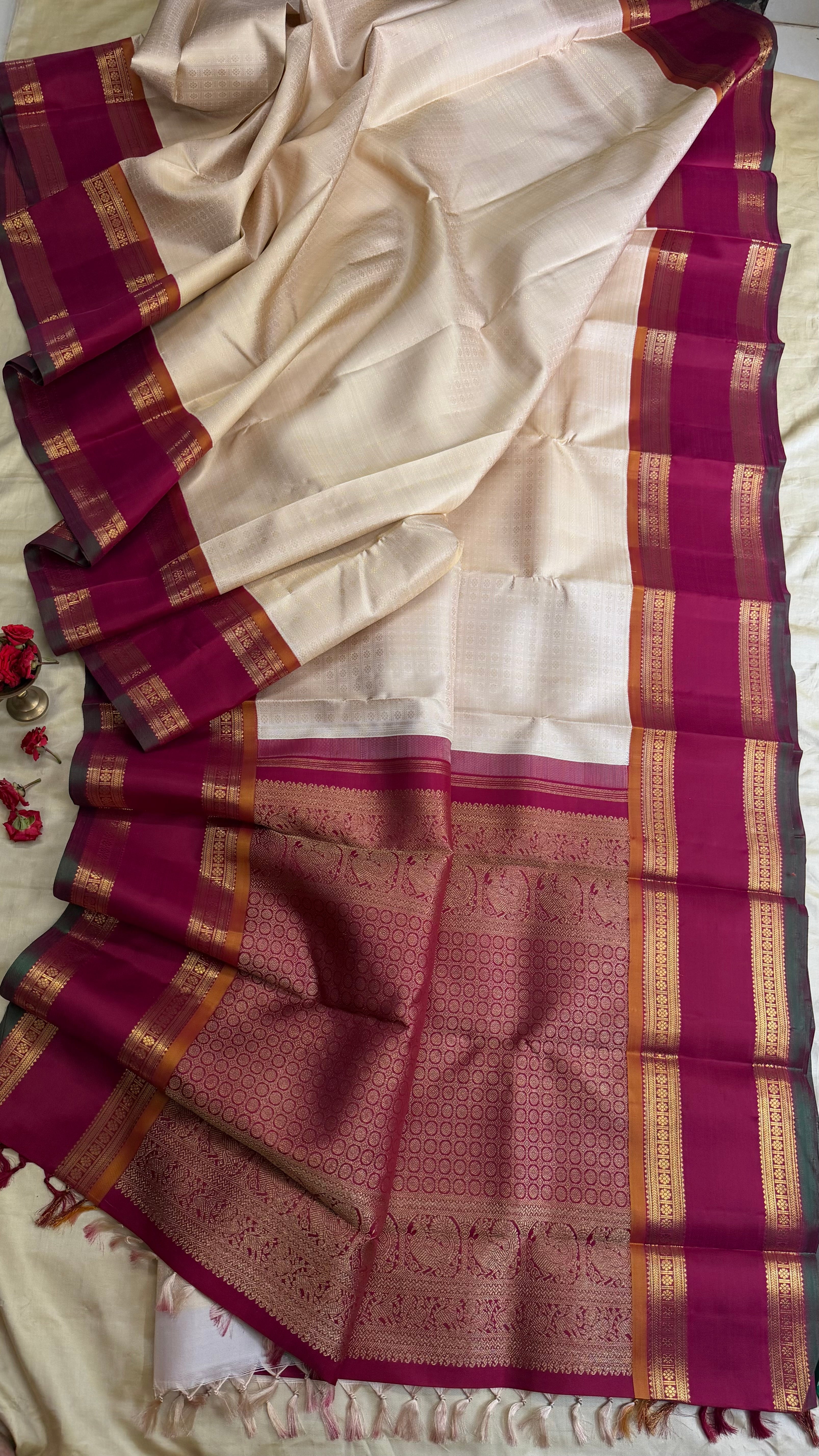 Cream Laksham Butta Korvai / Kanjipuram Silk