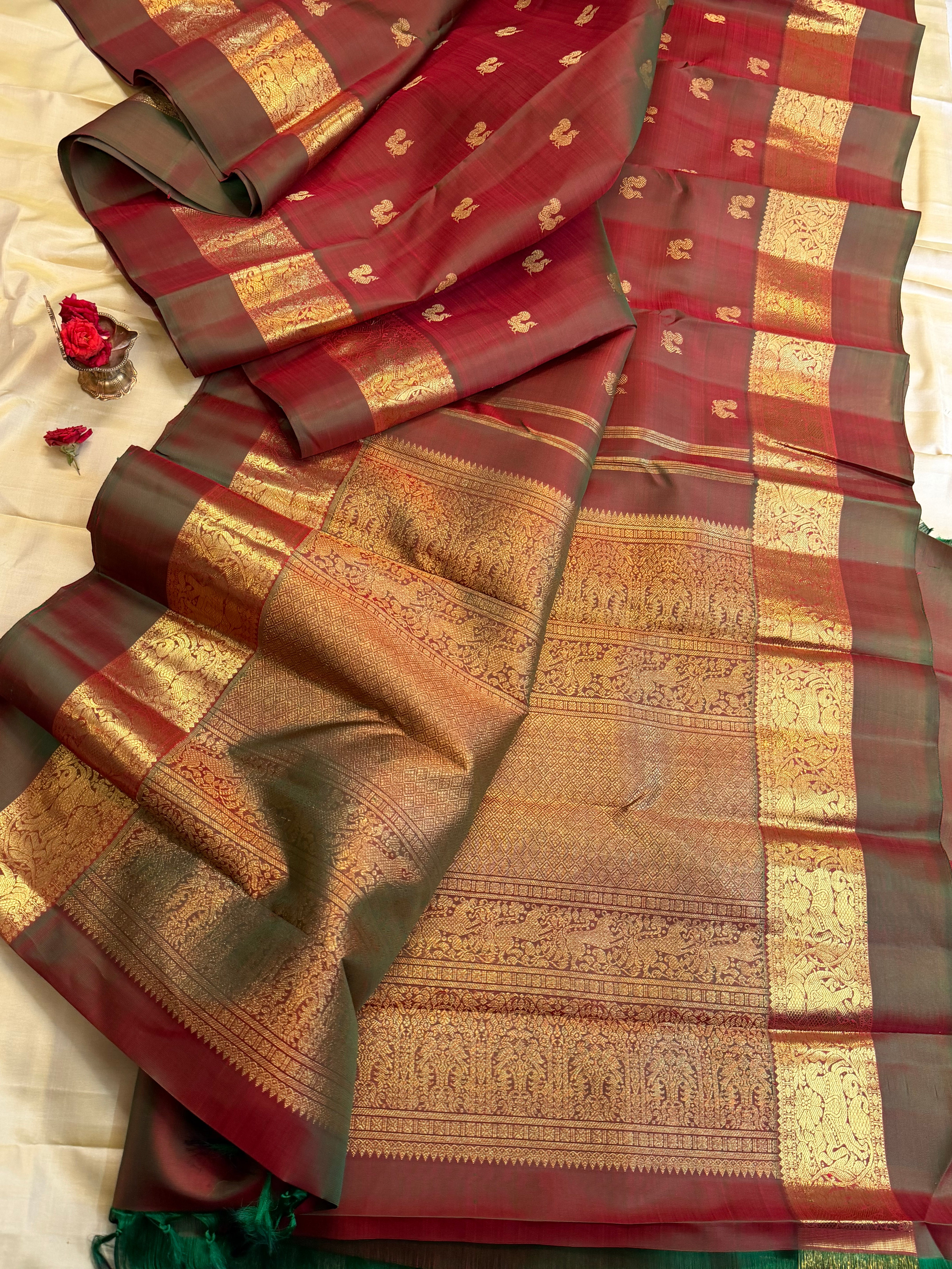 Mann : kaal erangina border earthy hues in pure Zari Kanjipuram silk