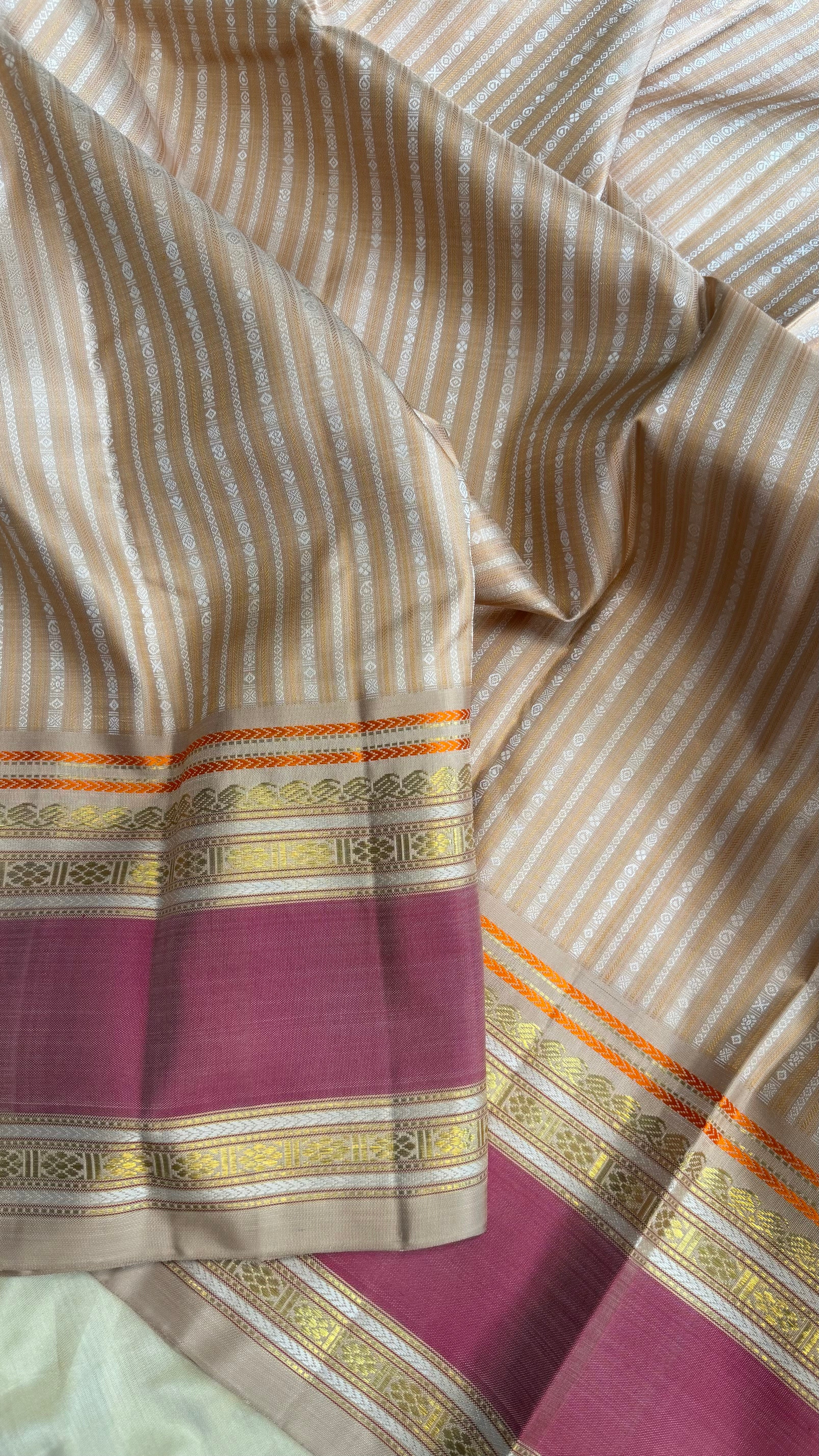 Master weaver - Special veldhari and corner pallu butta / Kanjipuram Silk