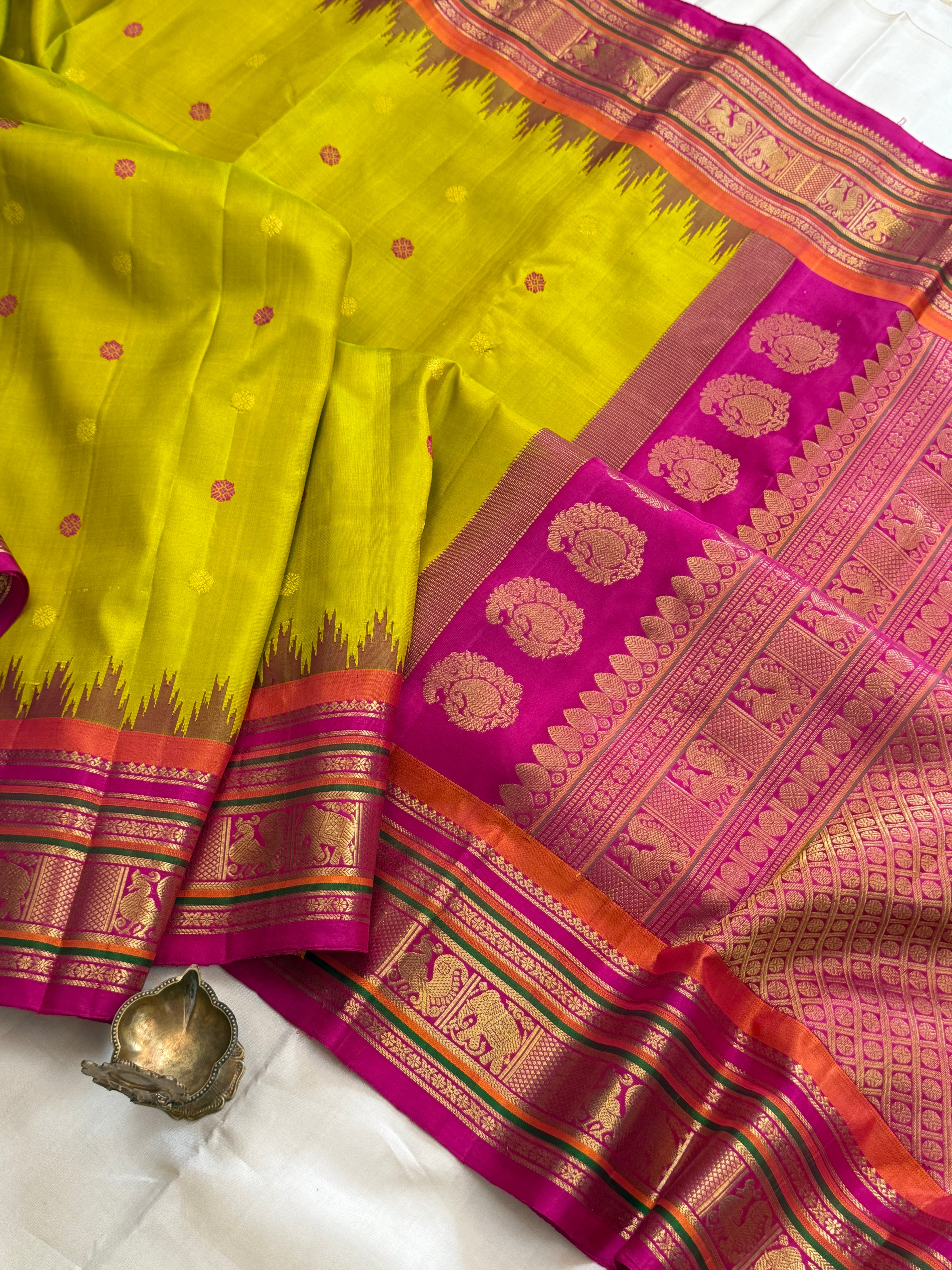 Parrot green body chakram Butta Rani pink temple border CLSA11306