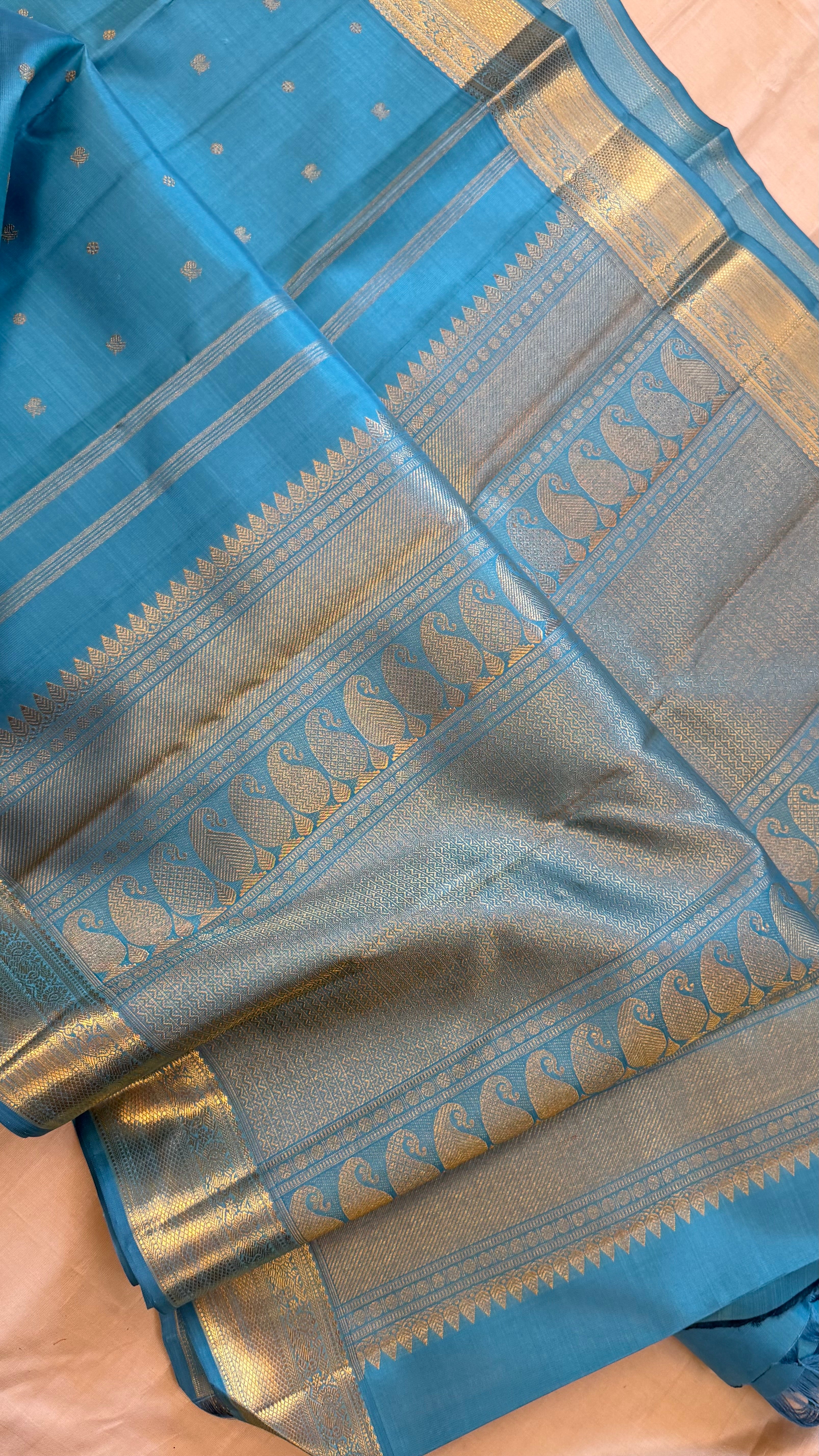 Sky blue annam and chakram butta/ Kanjipuram Silk