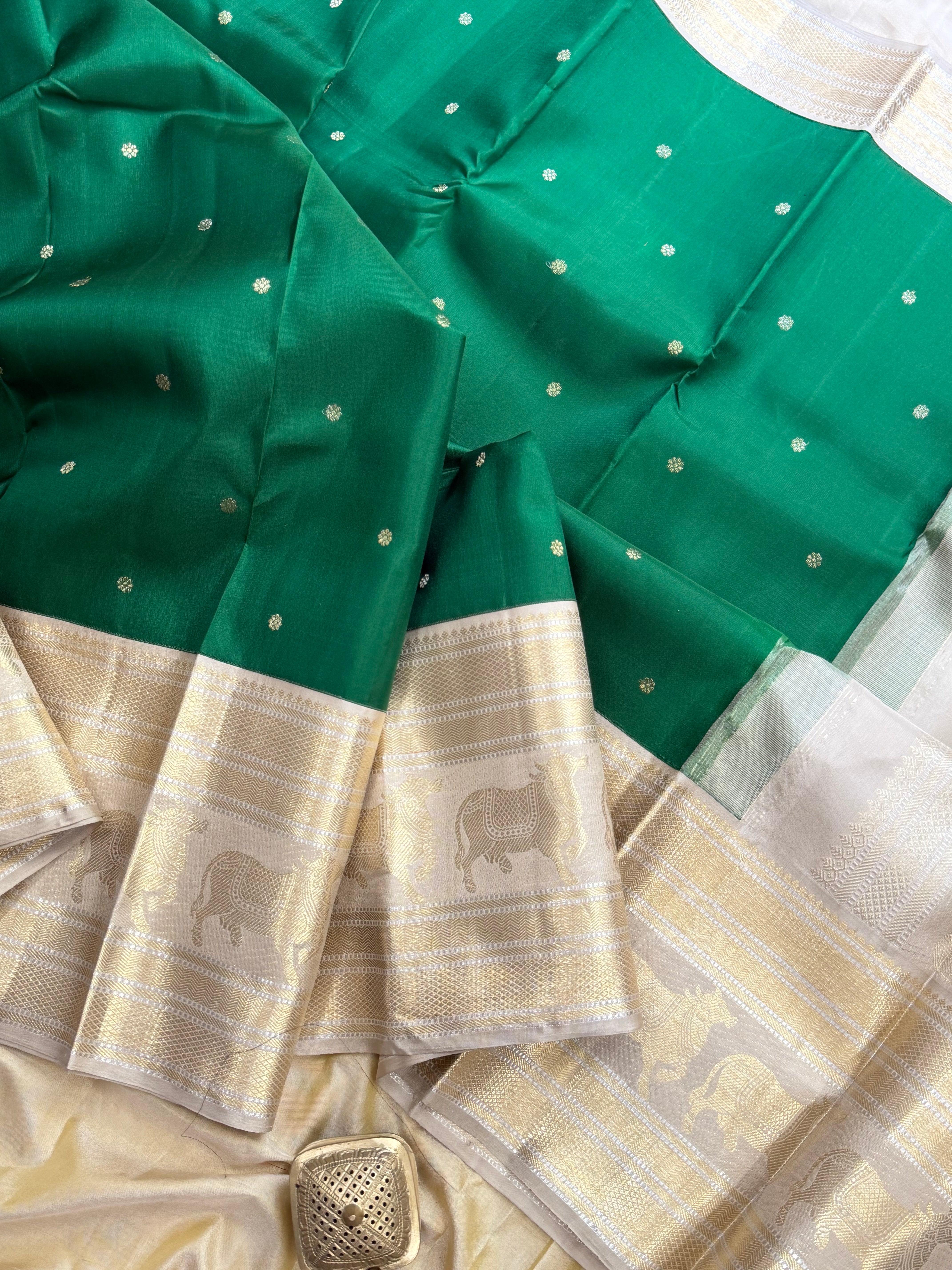 Green cow border Korvai  / Arani silk
