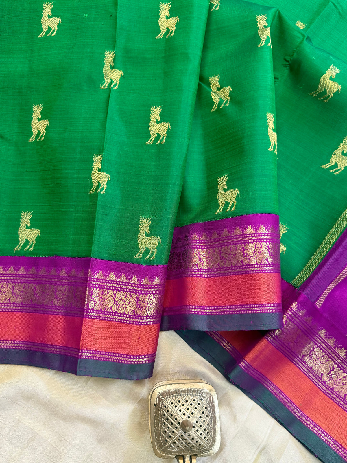 Colours of Navarathri green maan Butta Korvai  / pure Kanjipuram silk