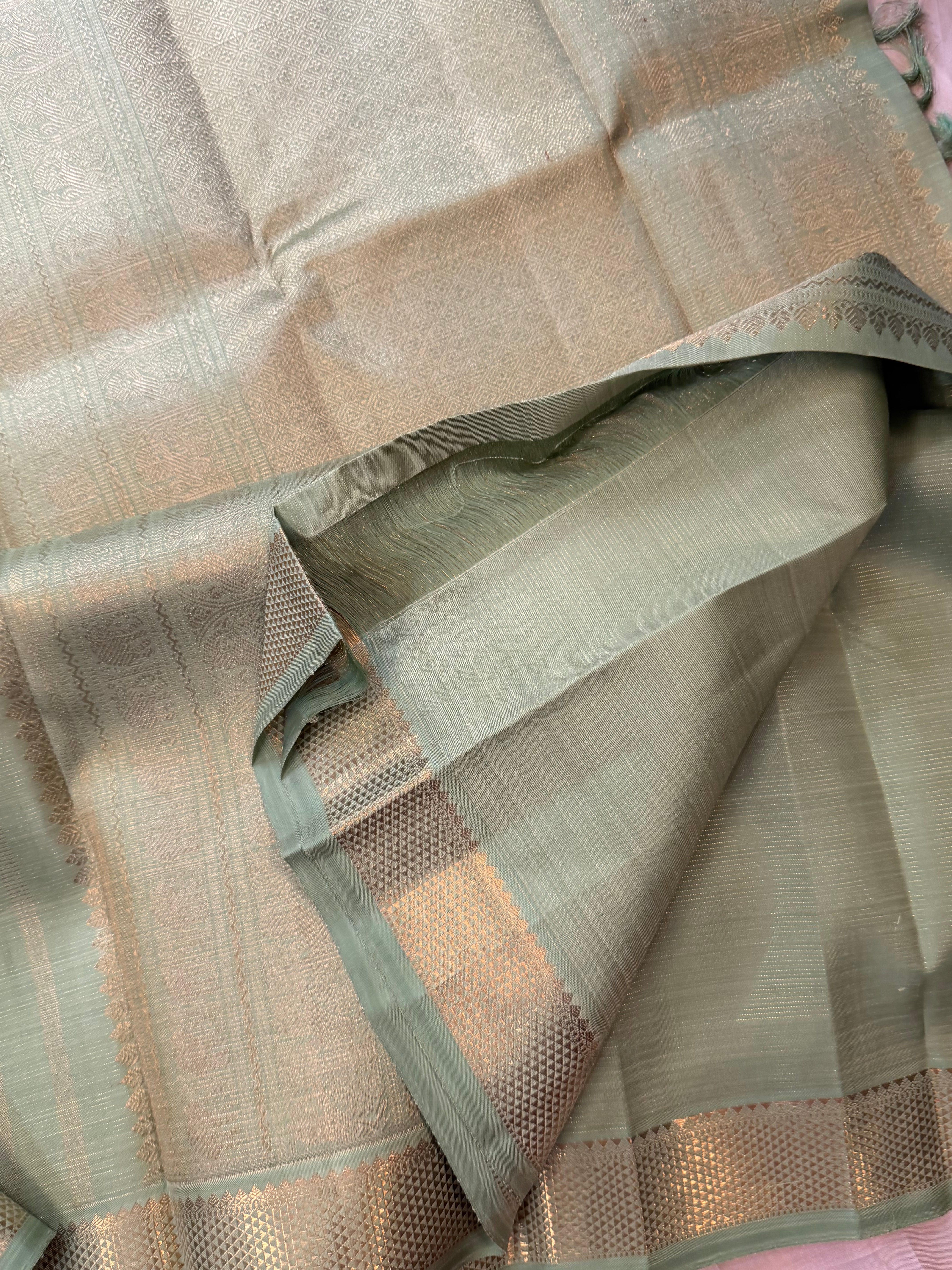 Elakai green Vairaoosi / pure Zari Kanjipuram silk