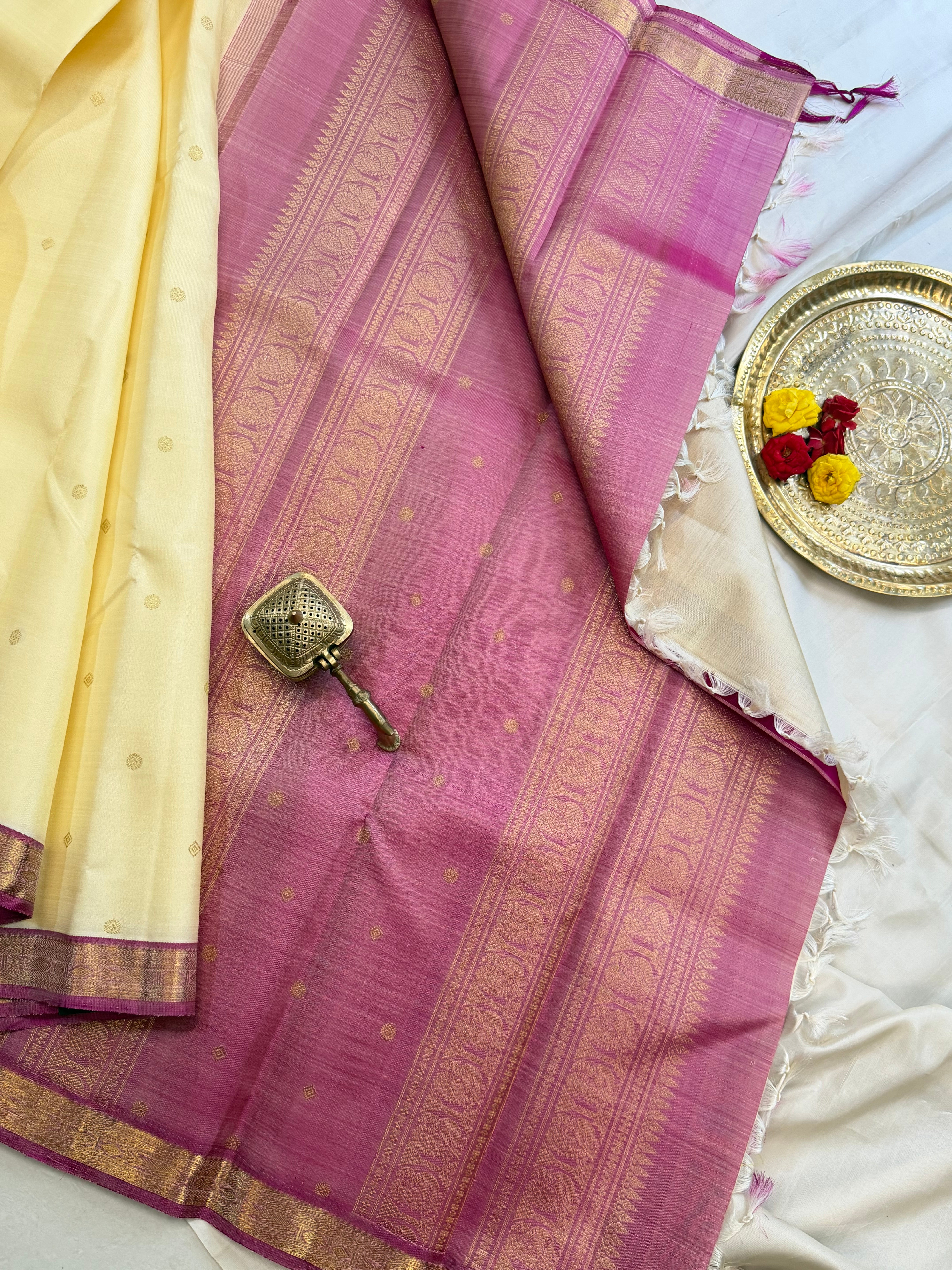 Malligai : off white small border pure Zari Kanjipuram silk