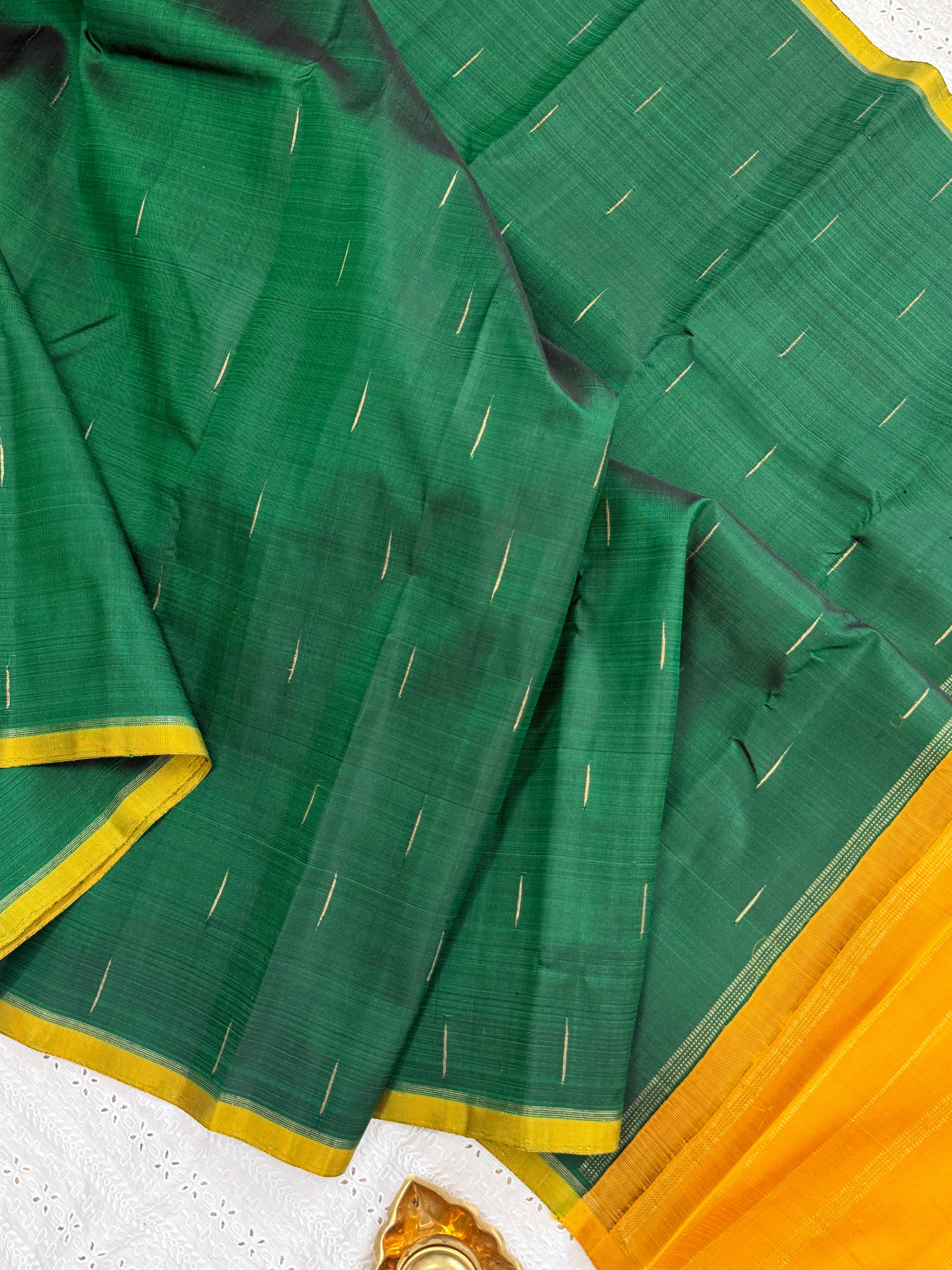 Green malli moggu and mustard / Kanjipuram silk CL9964