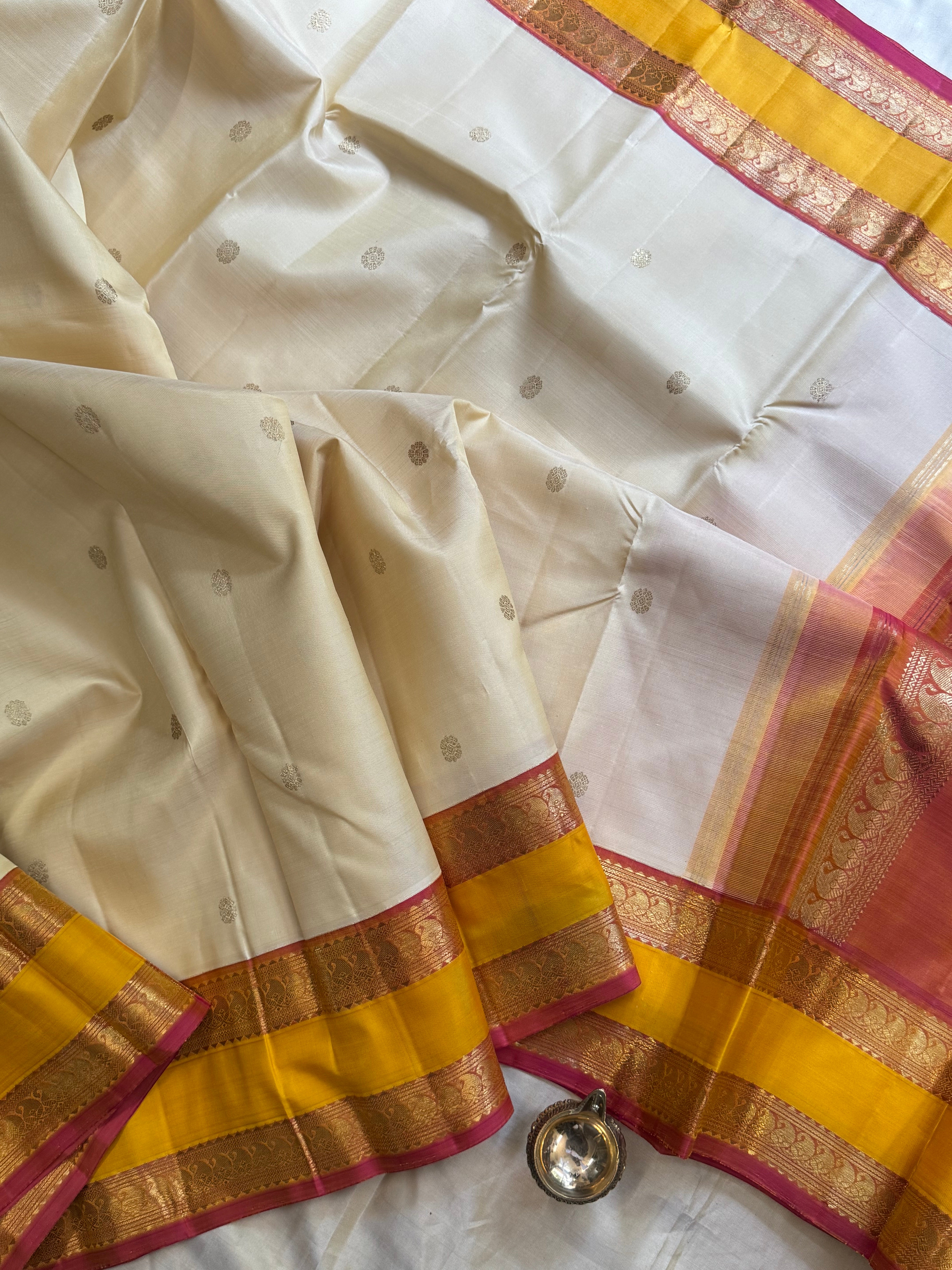 Tussar color rettapet kai korvai/ kanjipuram silk