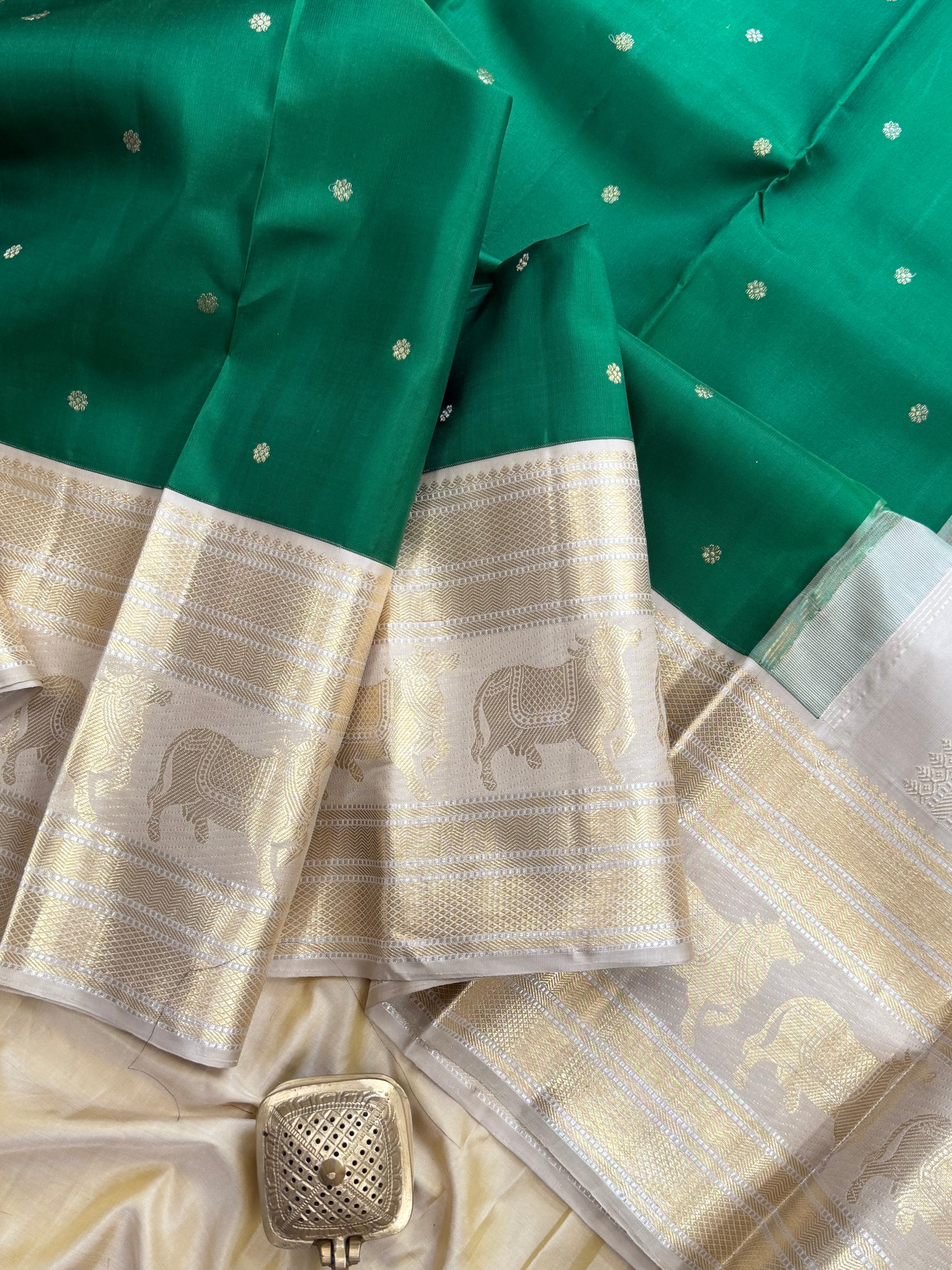 Green cow border Korvai  / Arani silk
