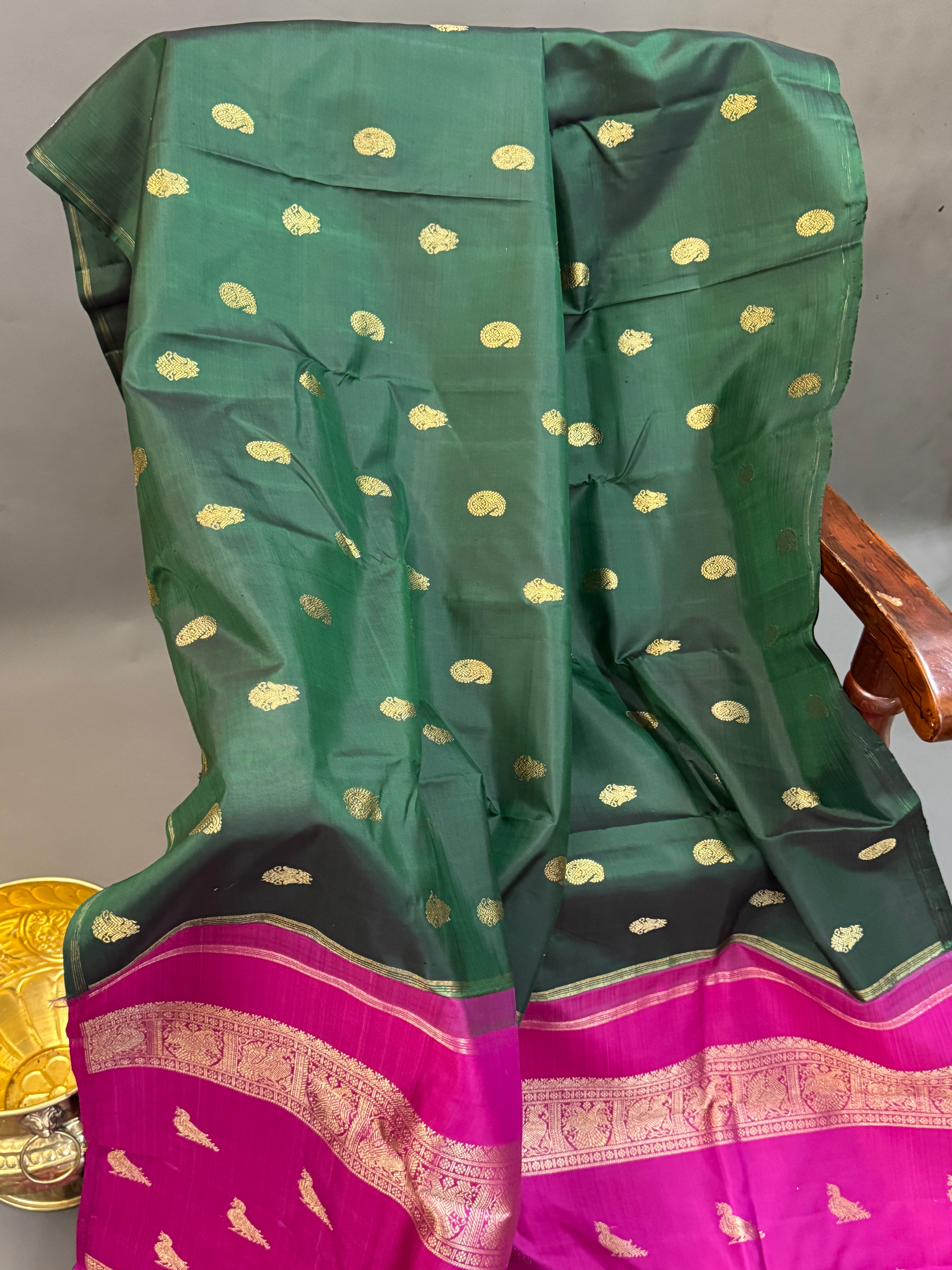 Dark green  Butta  Borderless kanjipuram silk saree