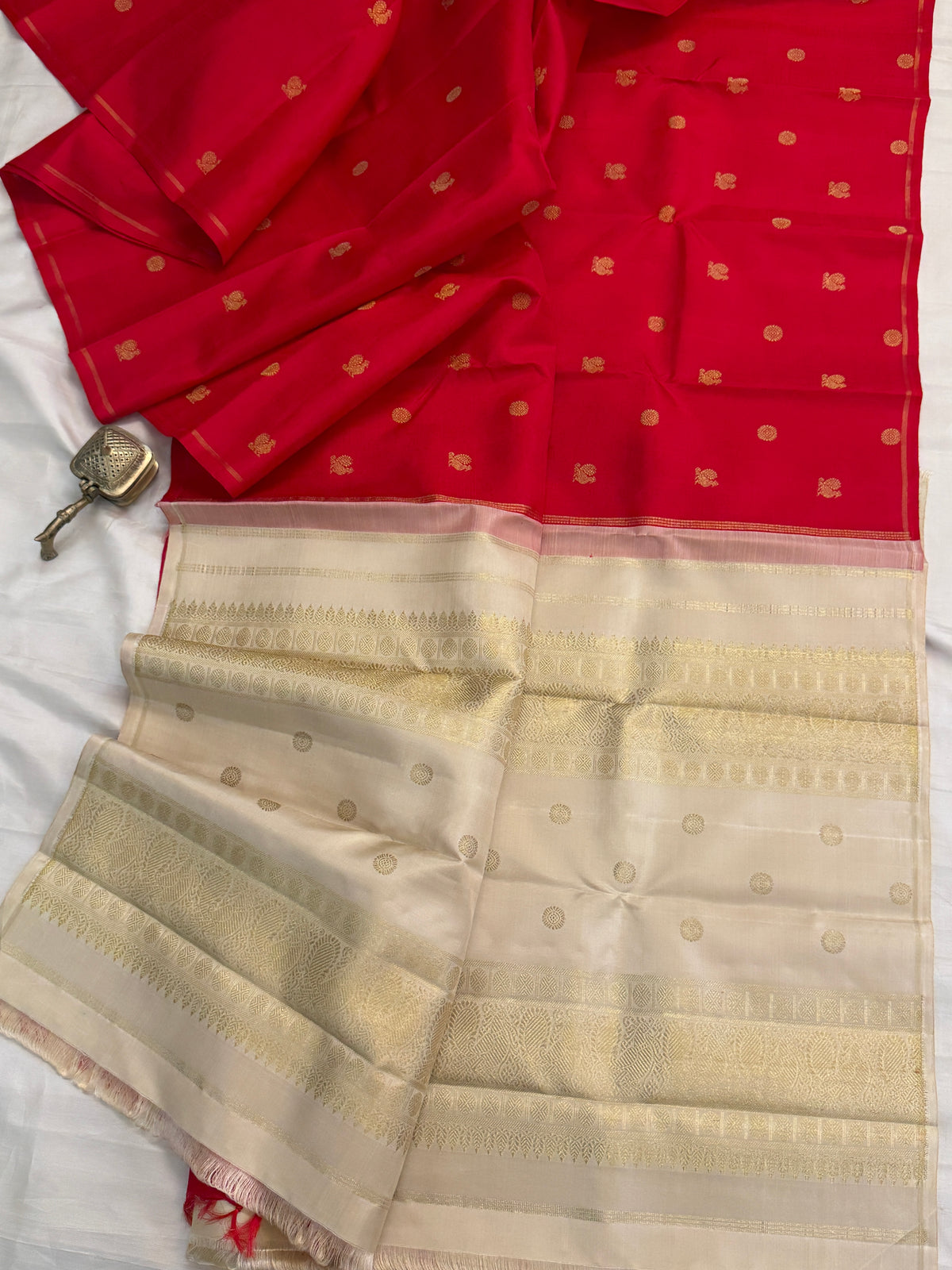 Navarathri - Day 4 Red Colour pure Zari butta border less/Kanjipuram silk sree Clsa 10854