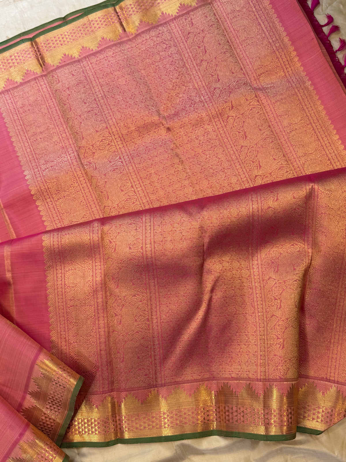 Onion pink araimadam and temple border / Kanjipuram silk