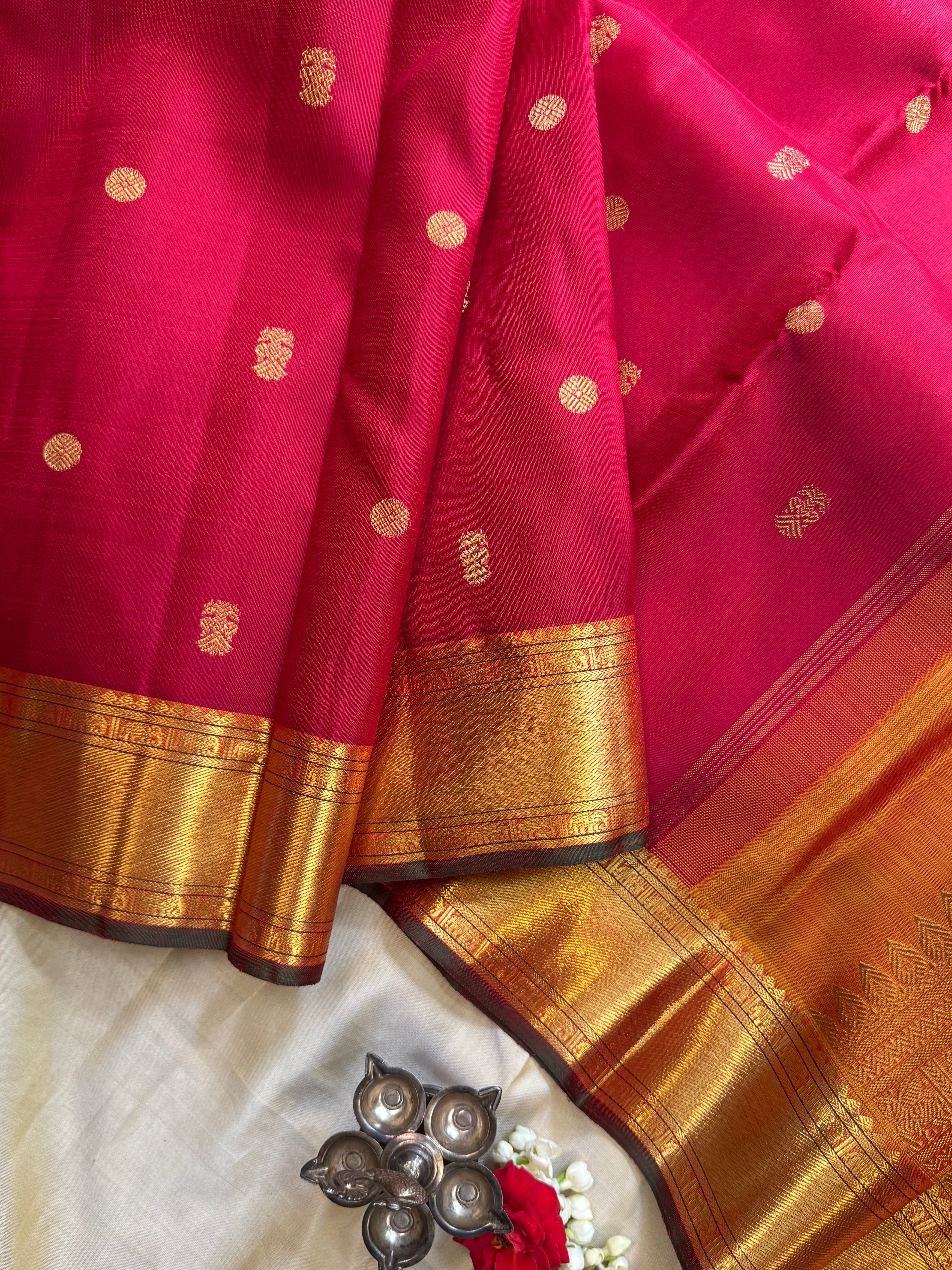 Bridal edit : Bright red irutalaipakshi Butta  kanjipuram silk